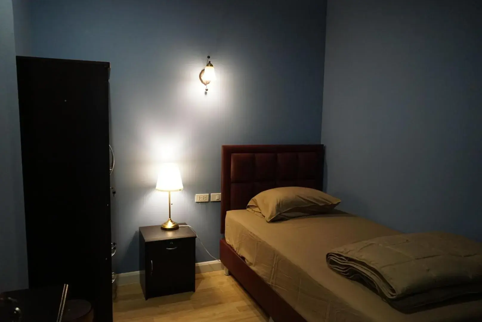 Single Room with Shared Bathroom in Mangkon Hostel Single Room with Shared Bathroom in Mangkon Hostel