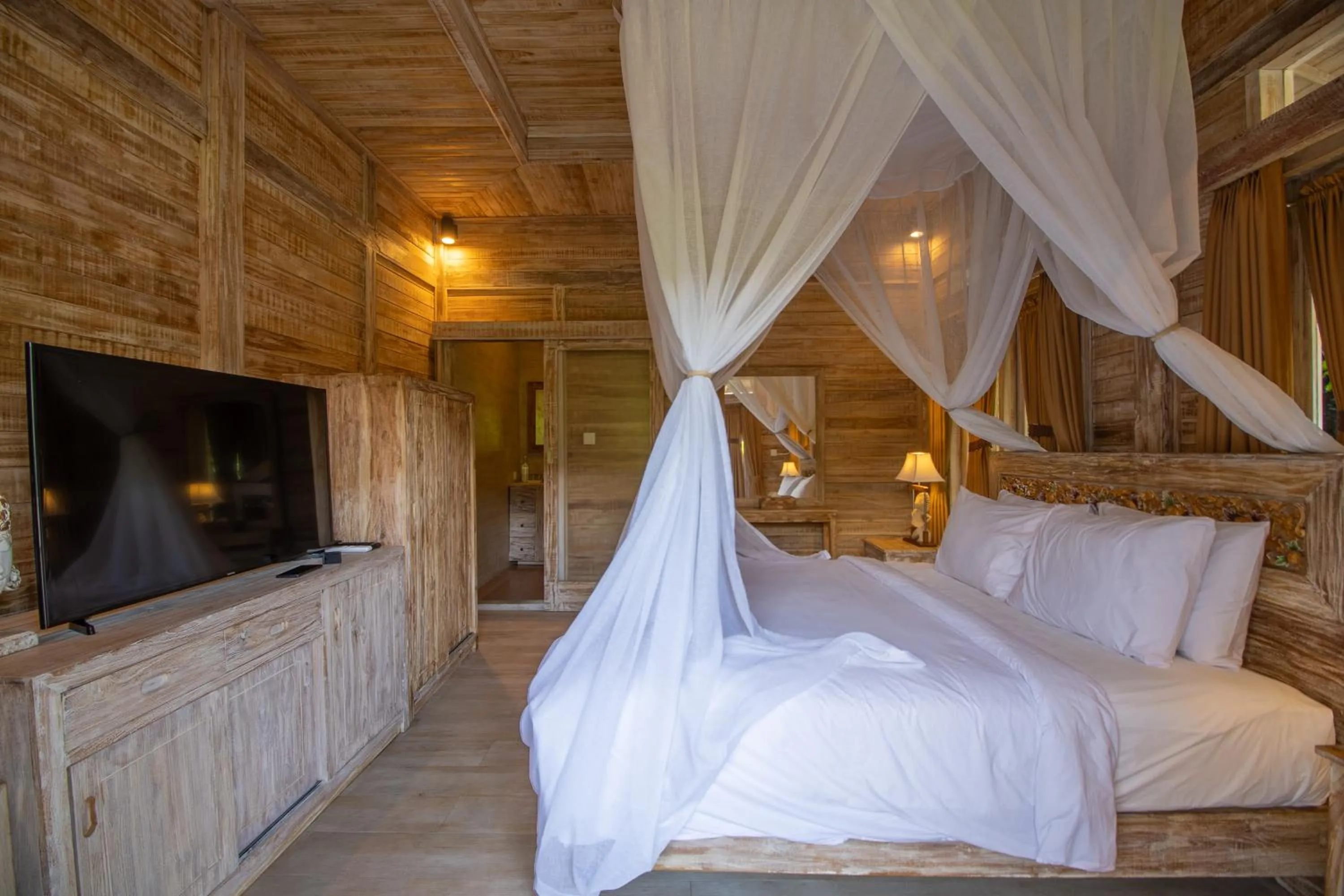 Bed in Wana Shanti Villa