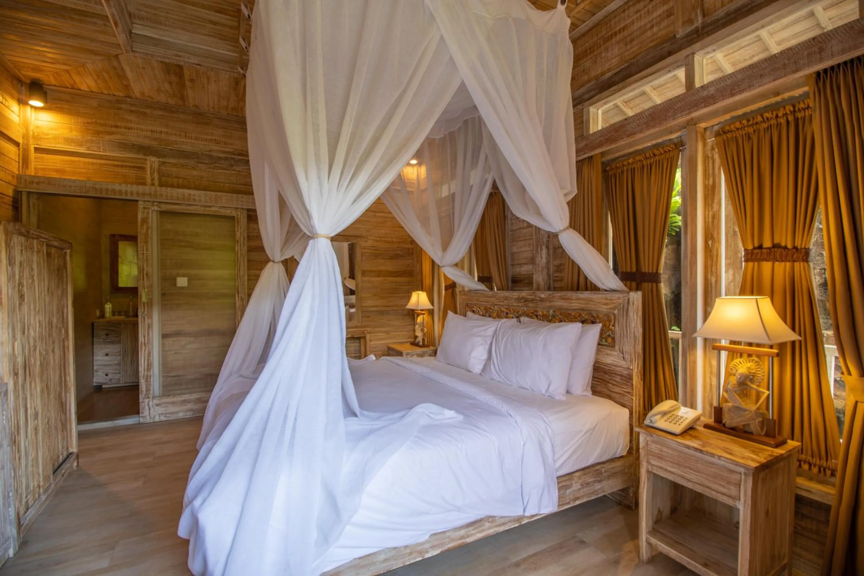 Bed in Wana Shanti Villa