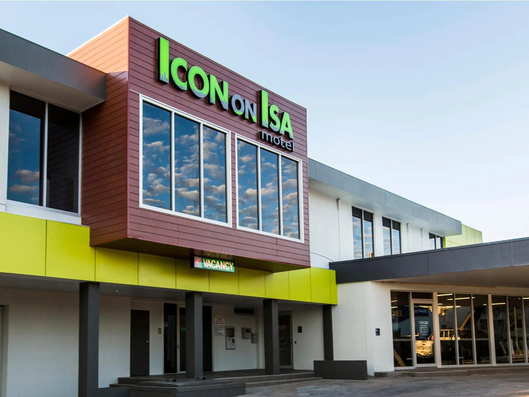 Facade/entrance in Icon on Isa