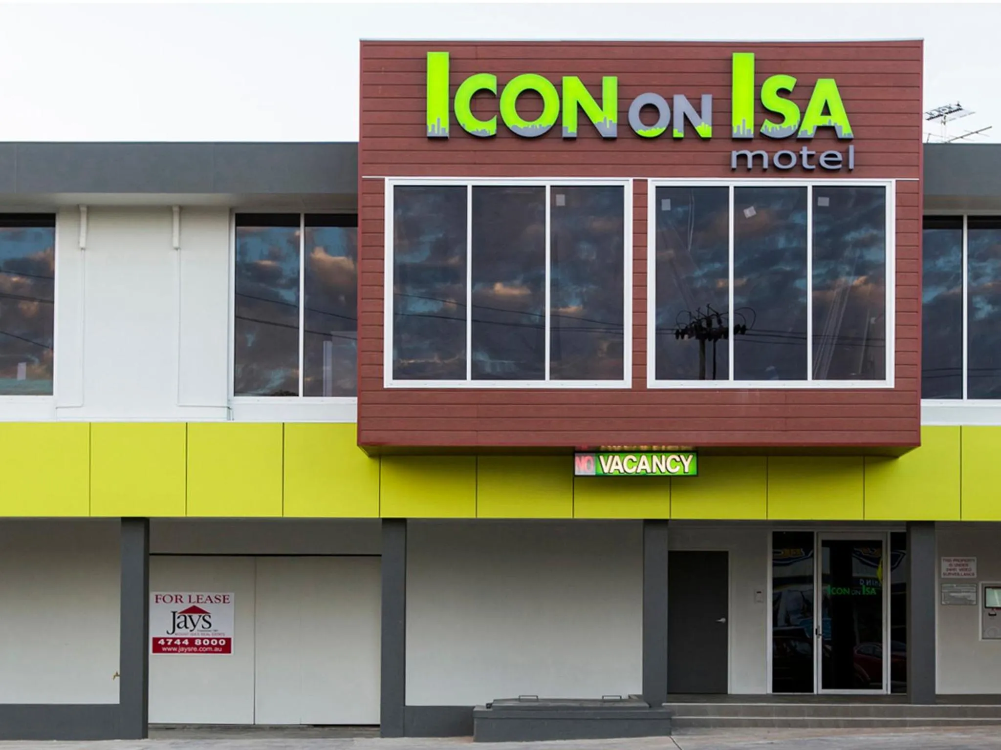 Facade/entrance in Icon on Isa