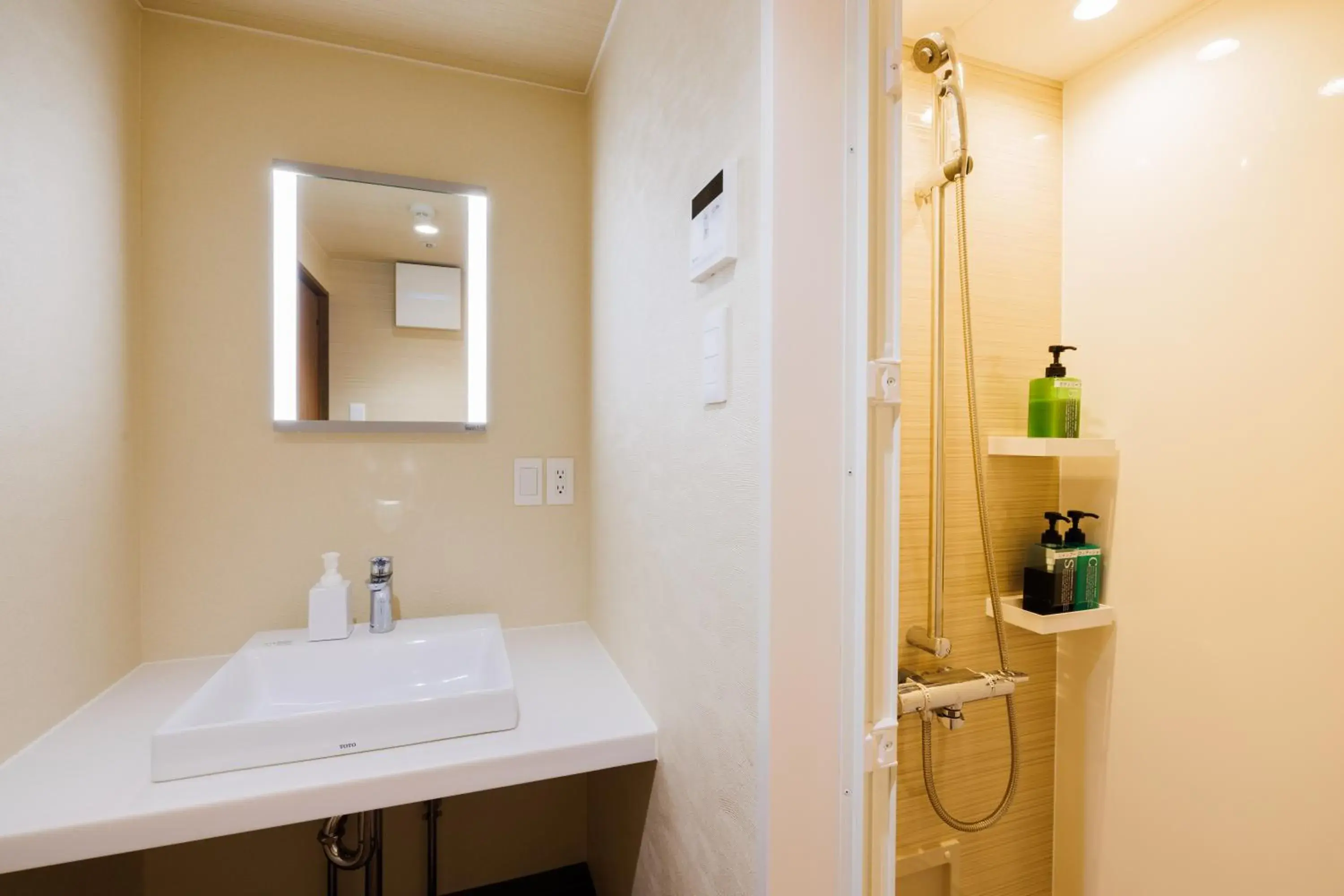 Superior Twin (With Shower Booth) in KAMENOI HOTEL Yamato Heguri Superior Twin (With Shower Booth) in KAMENOI HOTEL Yamato Heguri