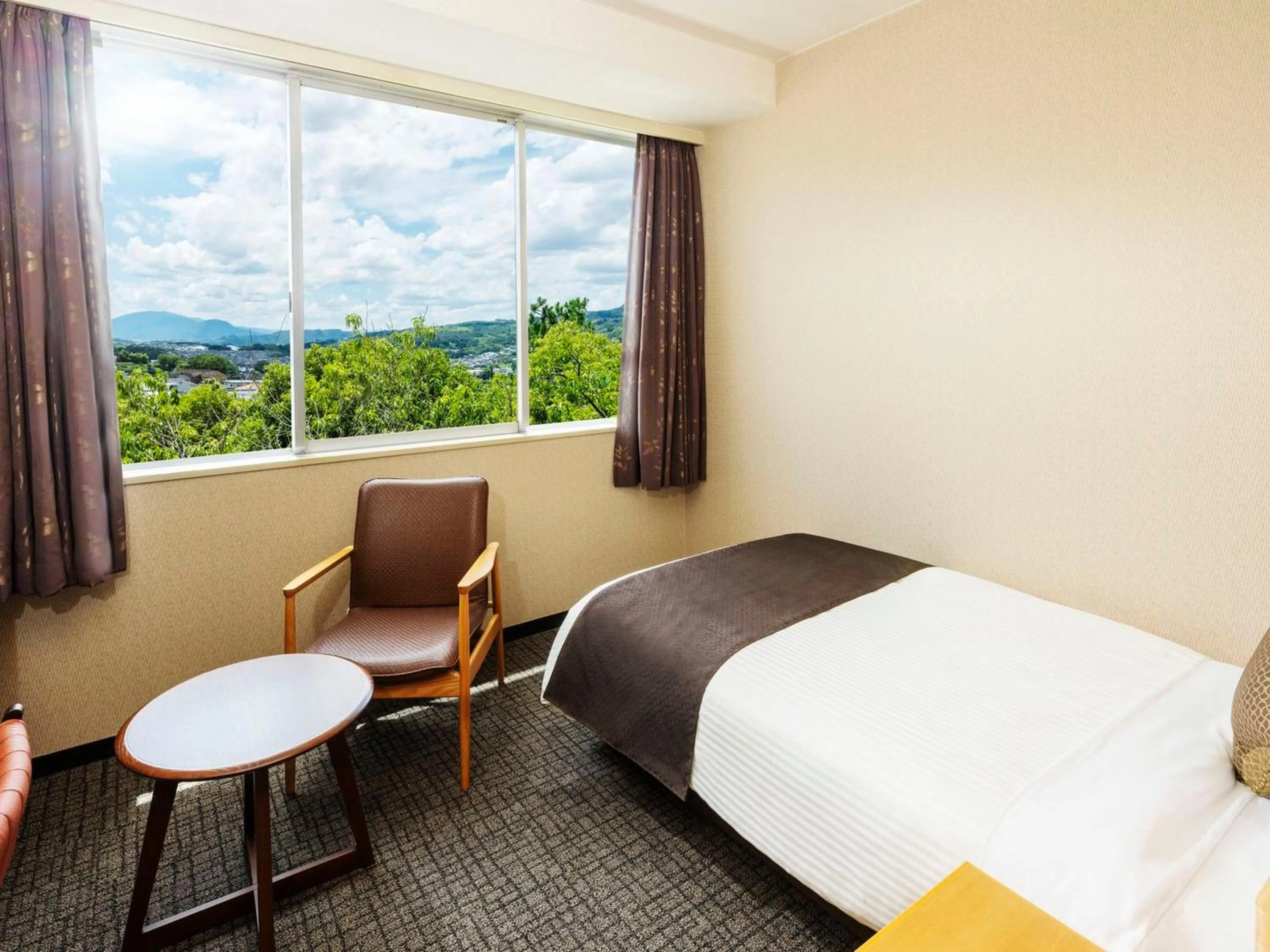 Photo of the whole room, Bed in KAMENOI HOTEL Yamato Heguri