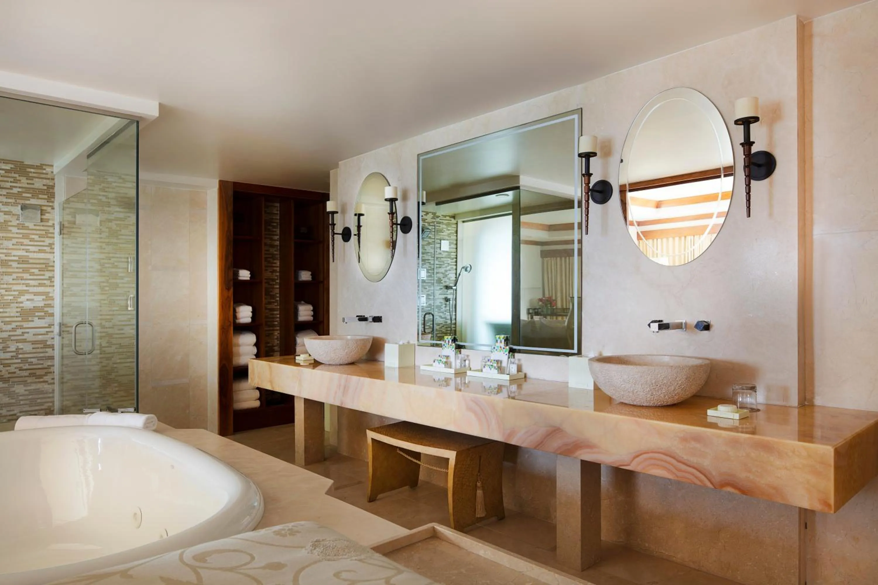 Shower in The Kahala Hotel and Resort