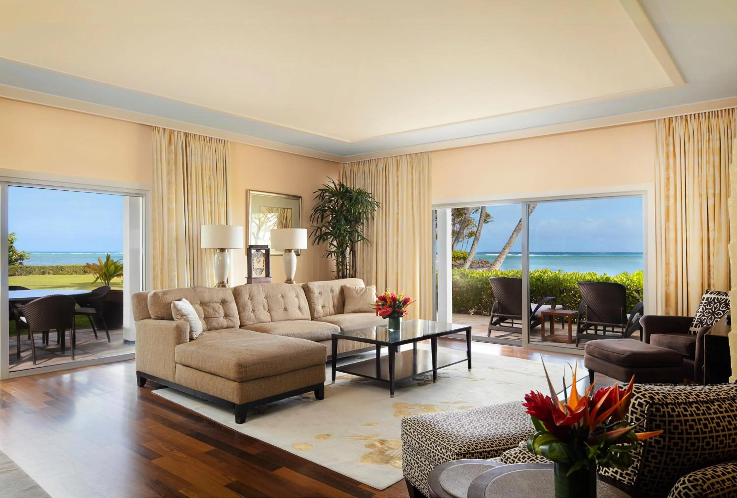 Living room in The Kahala Hotel and Resort