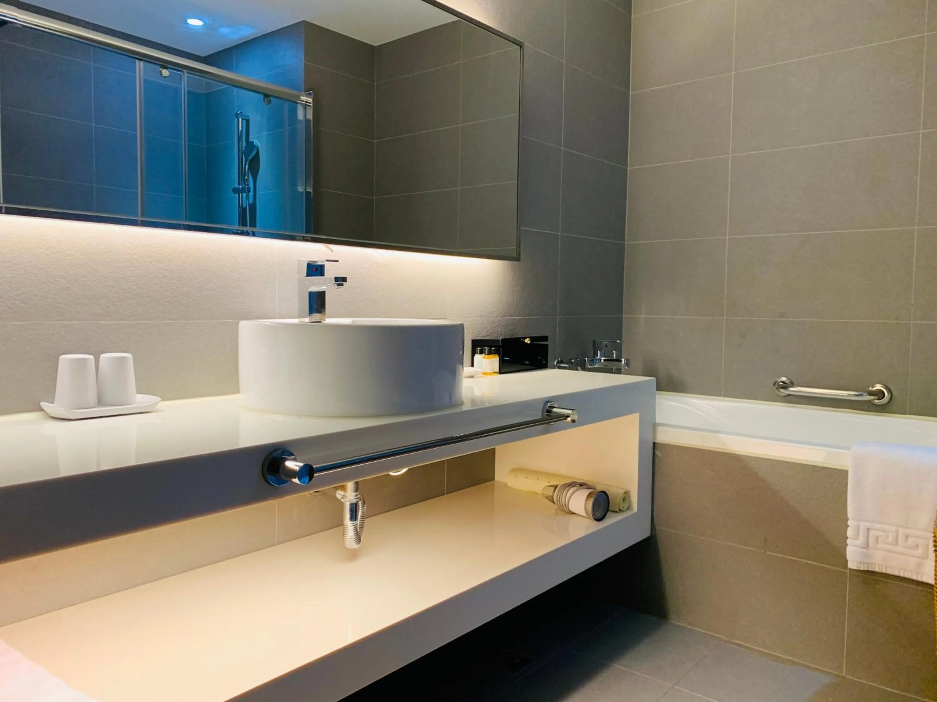 Bathroom in Ramada Encore By Wyndham Hualien