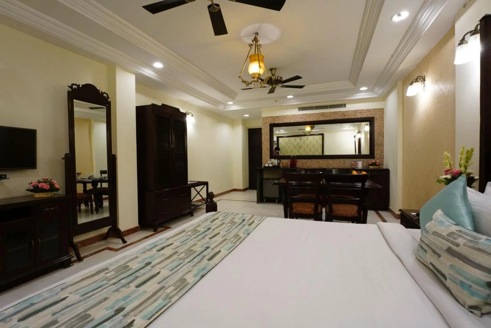 Bedroom, Bed in Shree Vallabh Vilas Lords Plaza Nathdwara - Pure Veg