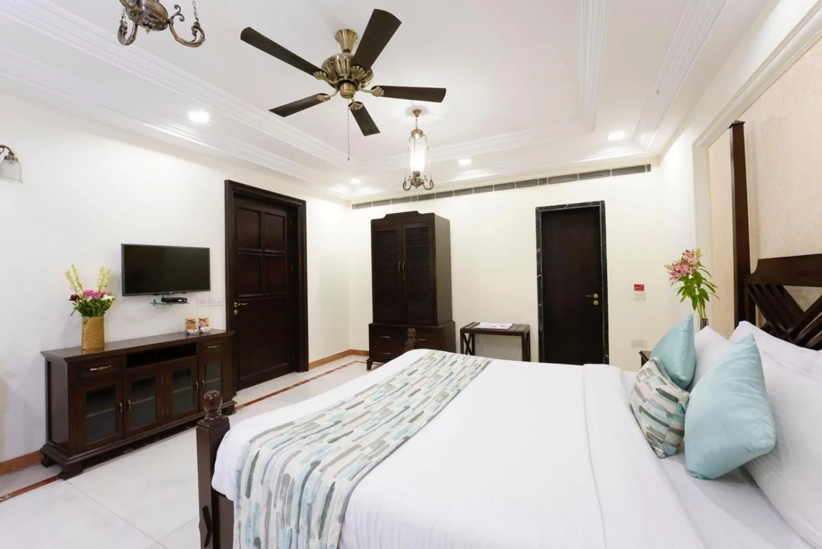 Bedroom, Bed in Shree Vallabh Vilas Lords Plaza Nathdwara - Pure Veg