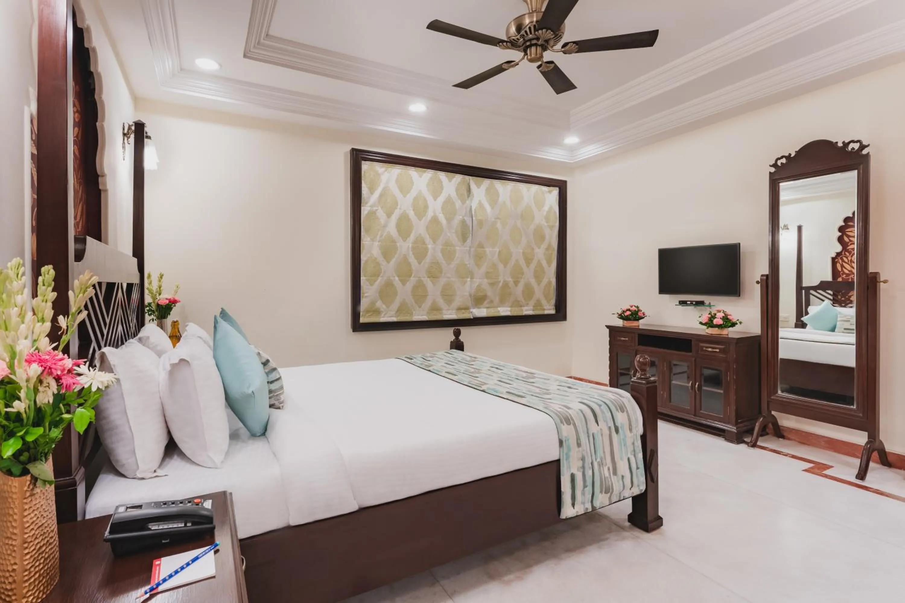 Bedroom, Bed in Shree Vallabh Vilas Lords Plaza Nathdwara - Pure Veg