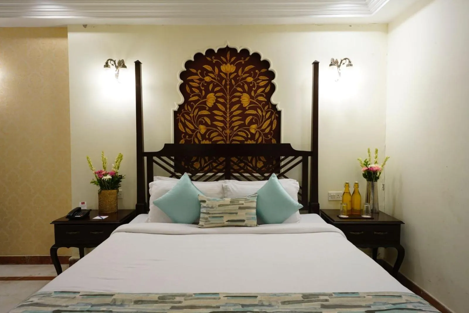 Bedroom, Bed in Shree Vallabh Vilas Lords Plaza Nathdwara - Pure Veg