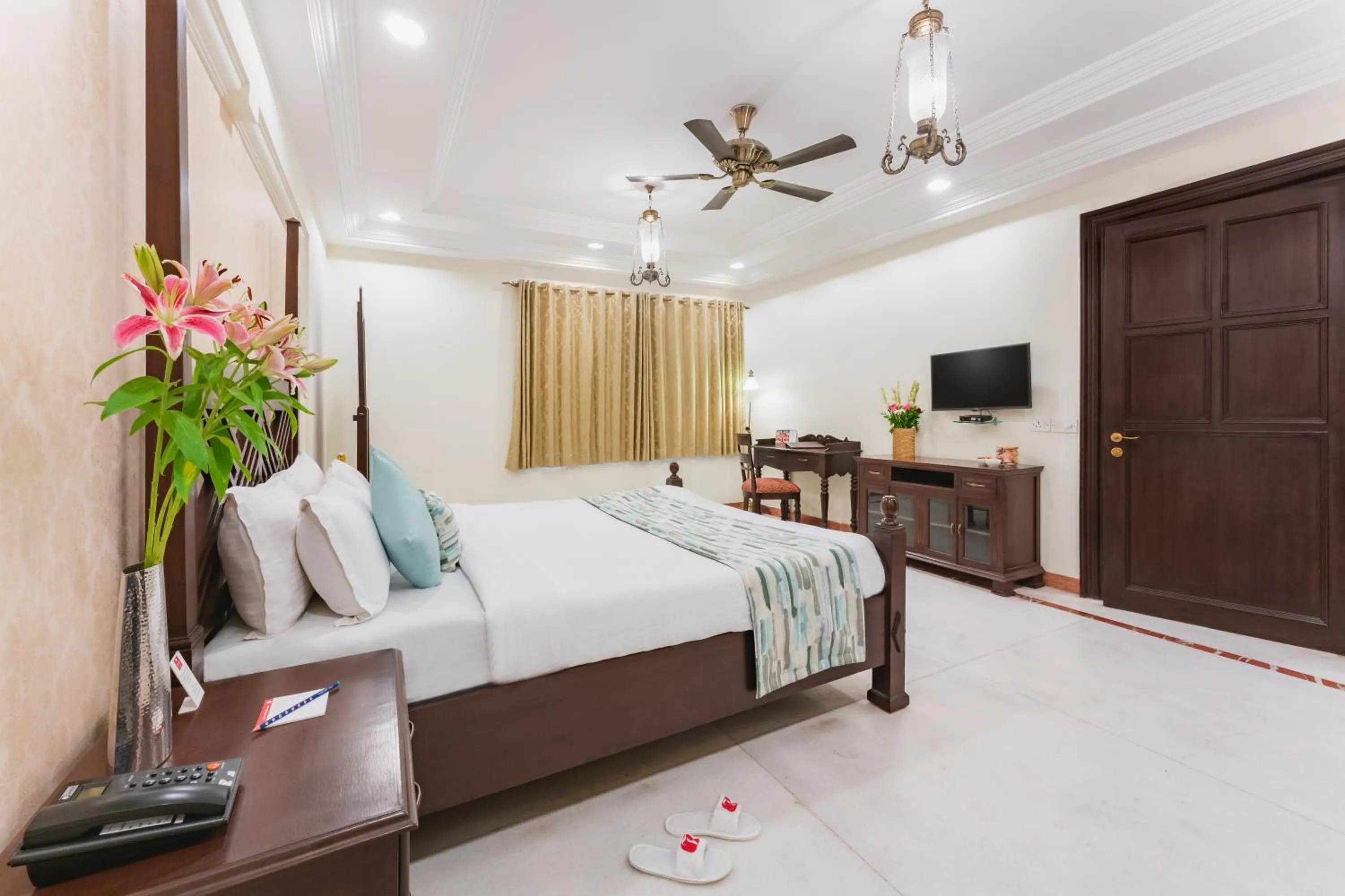 Bedroom, Bed in Shree Vallabh Vilas Lords Plaza Nathdwara - Pure Veg