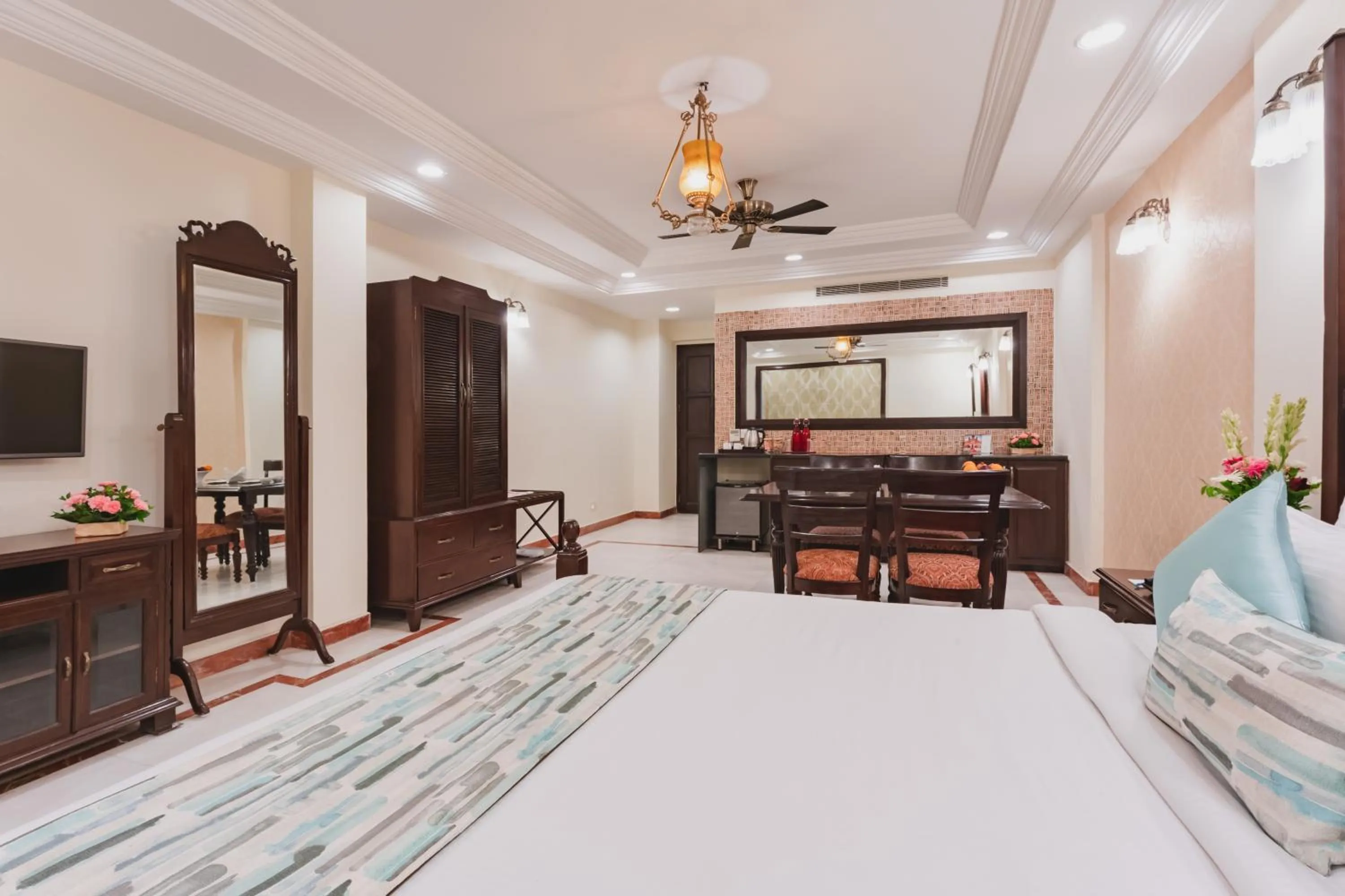 Bedroom, Bed in Shree Vallabh Vilas Lords Plaza Nathdwara - Pure Veg