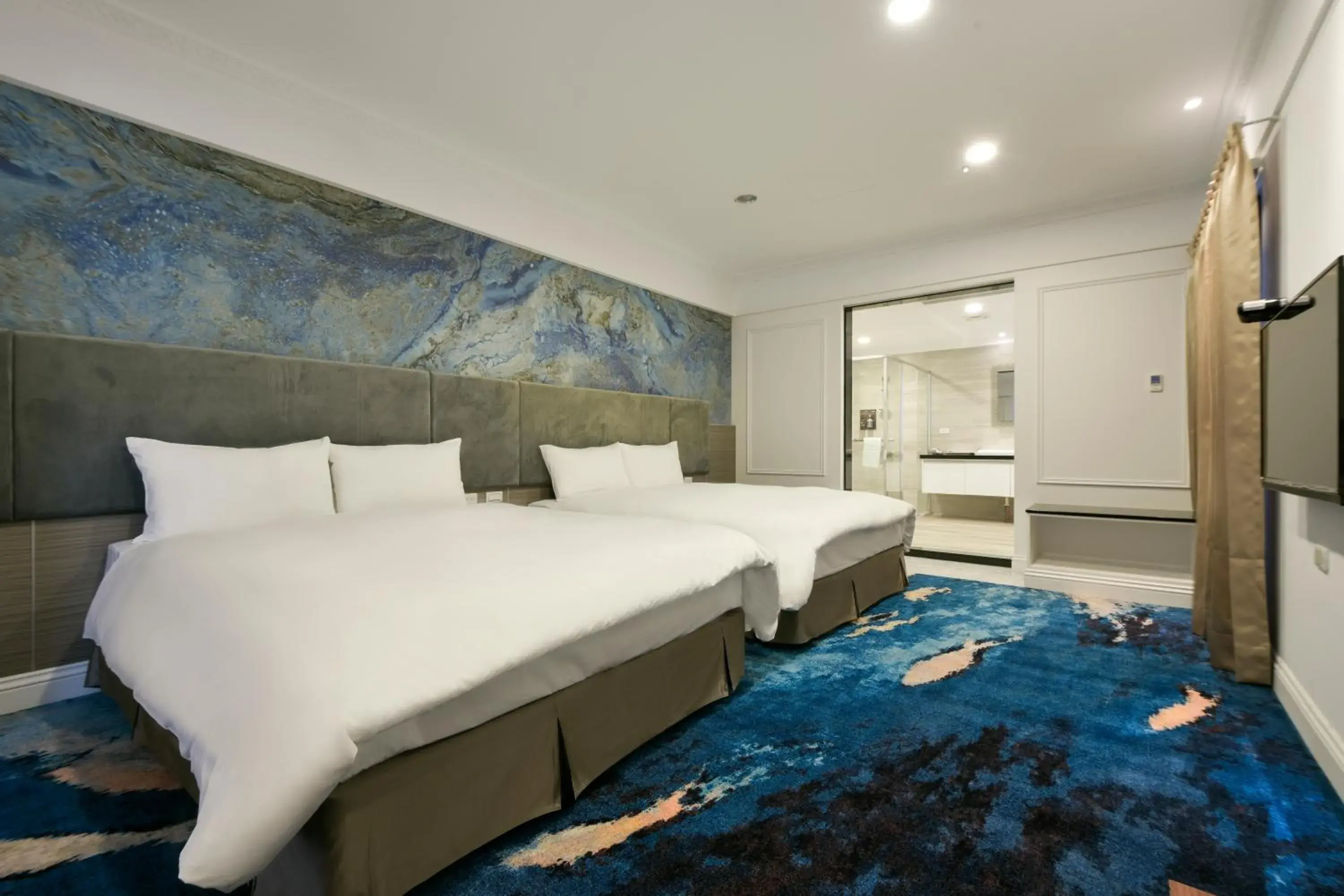 Executive Quadruple Room with Bathtub in Fengjia JinRui Hotel Executive Quadruple Room with Bathtub in Fengjia JinRui Hotel