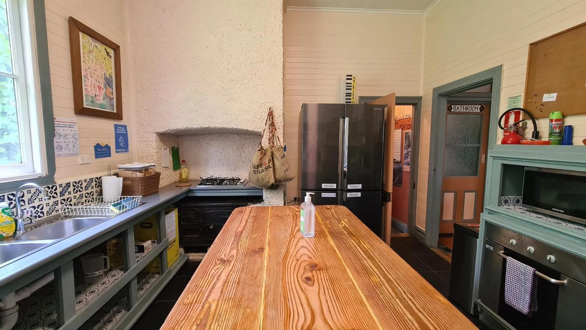 Kitchen or kitchenette in No14 Lovel St