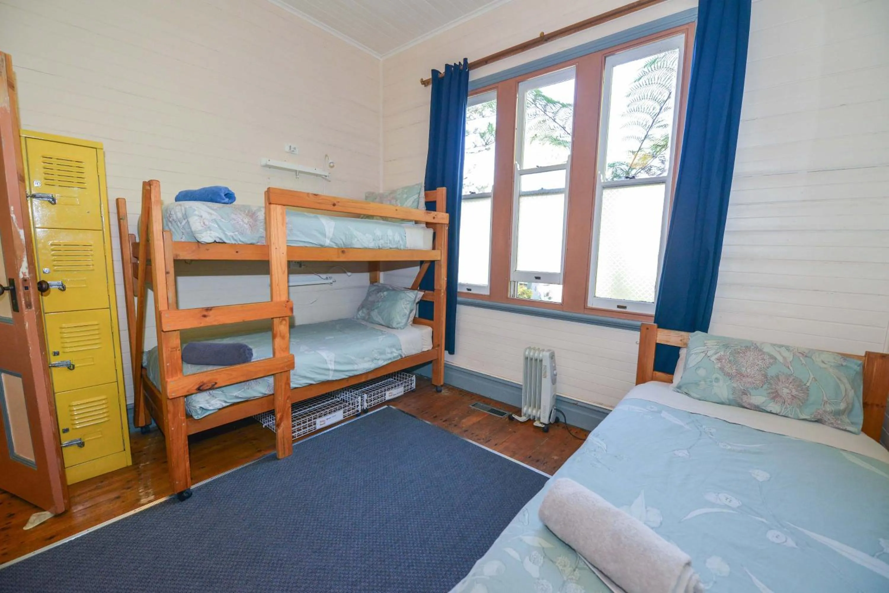 Photo of the whole room, Bed in No14 Lovel St