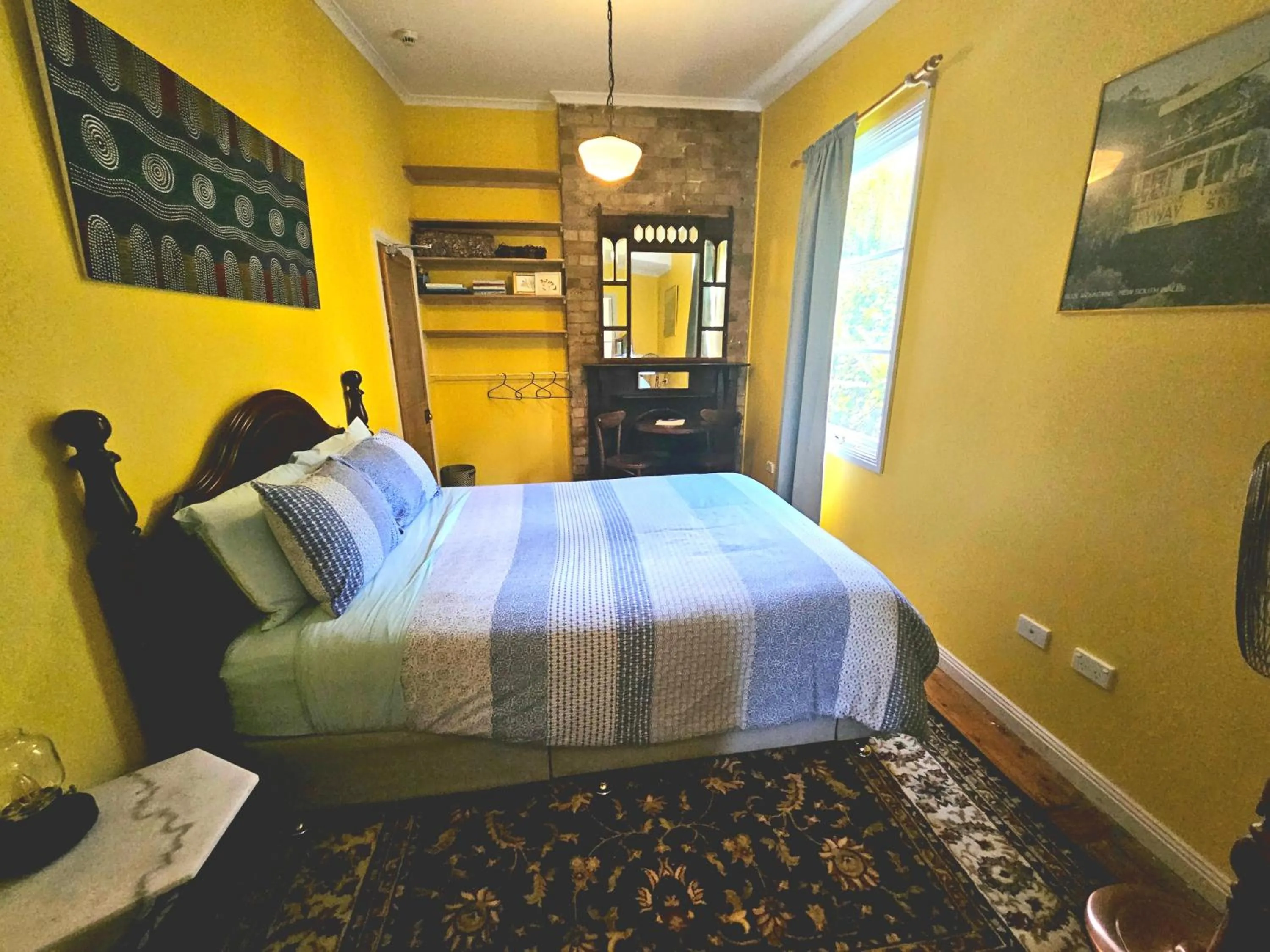 Photo of the whole room, Bed in No14 Lovel St