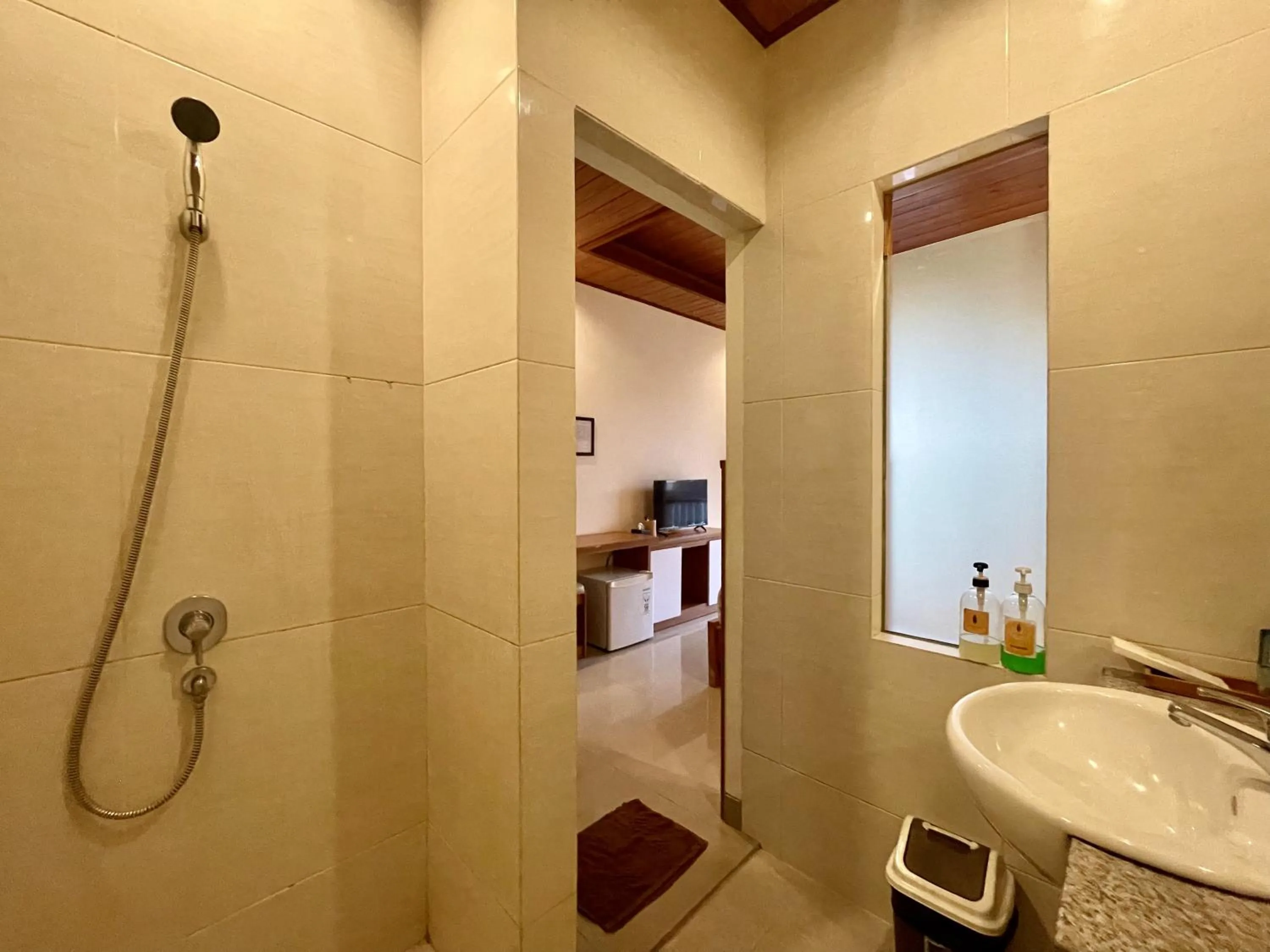 Shower in Anindya Sanur