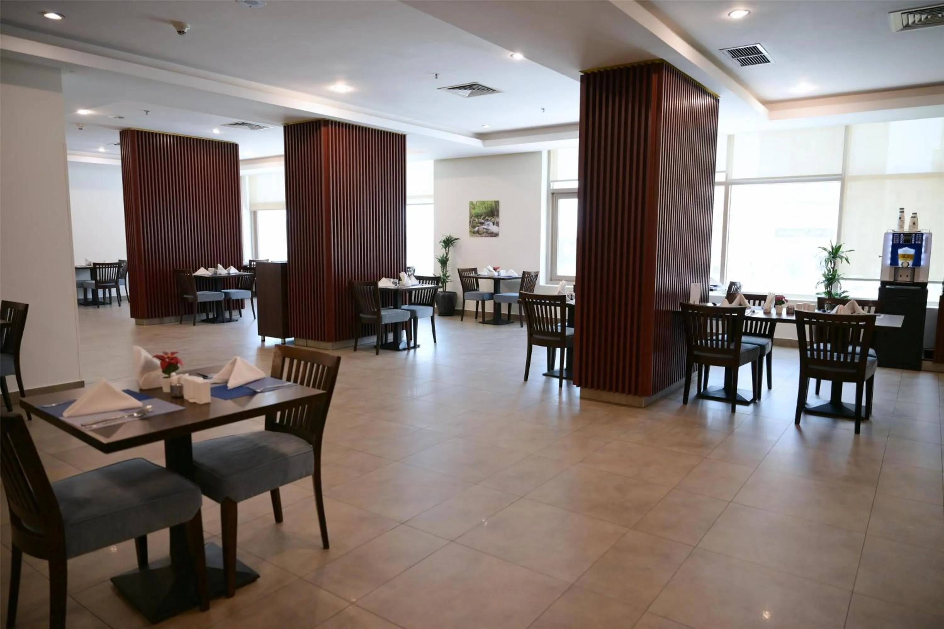Restaurant/places to eat in Best Western Plus Mahboula