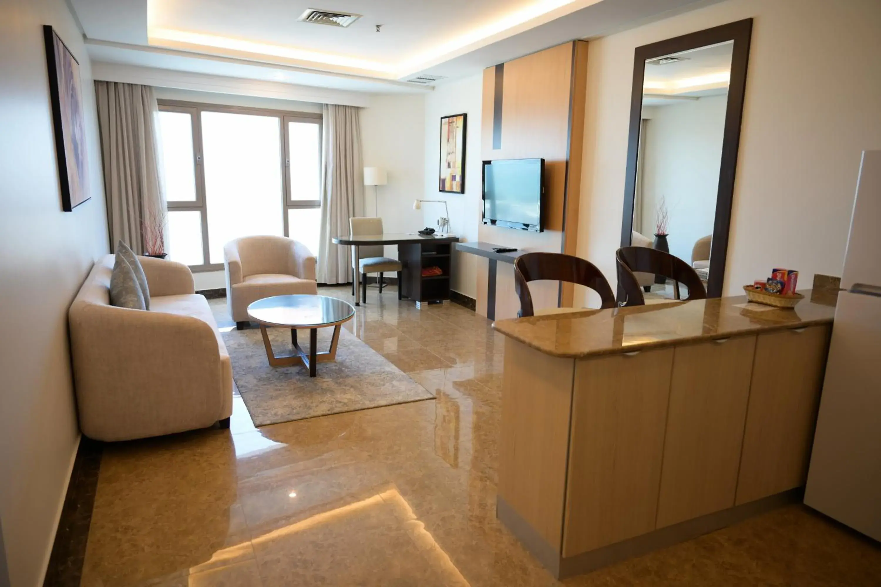 One-Bedroom Apartment with King Bed and Kitchenette - Smoking in Best Western Plus Mahboula One-Bedroom Apartment with King Bed and Kitchenette - Smoking in Best Western Plus Mahboula