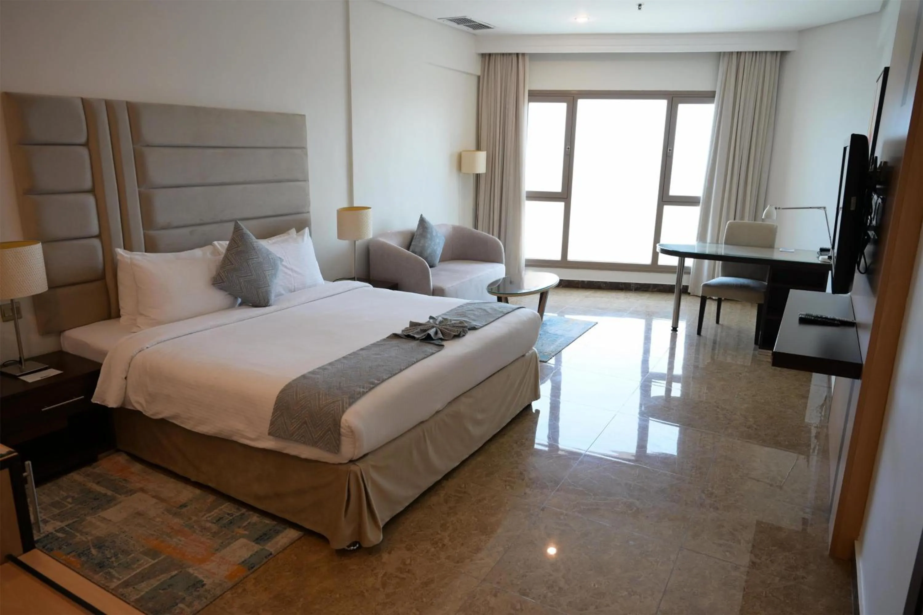 Bedroom, Bed in Best Western Plus Mahboula