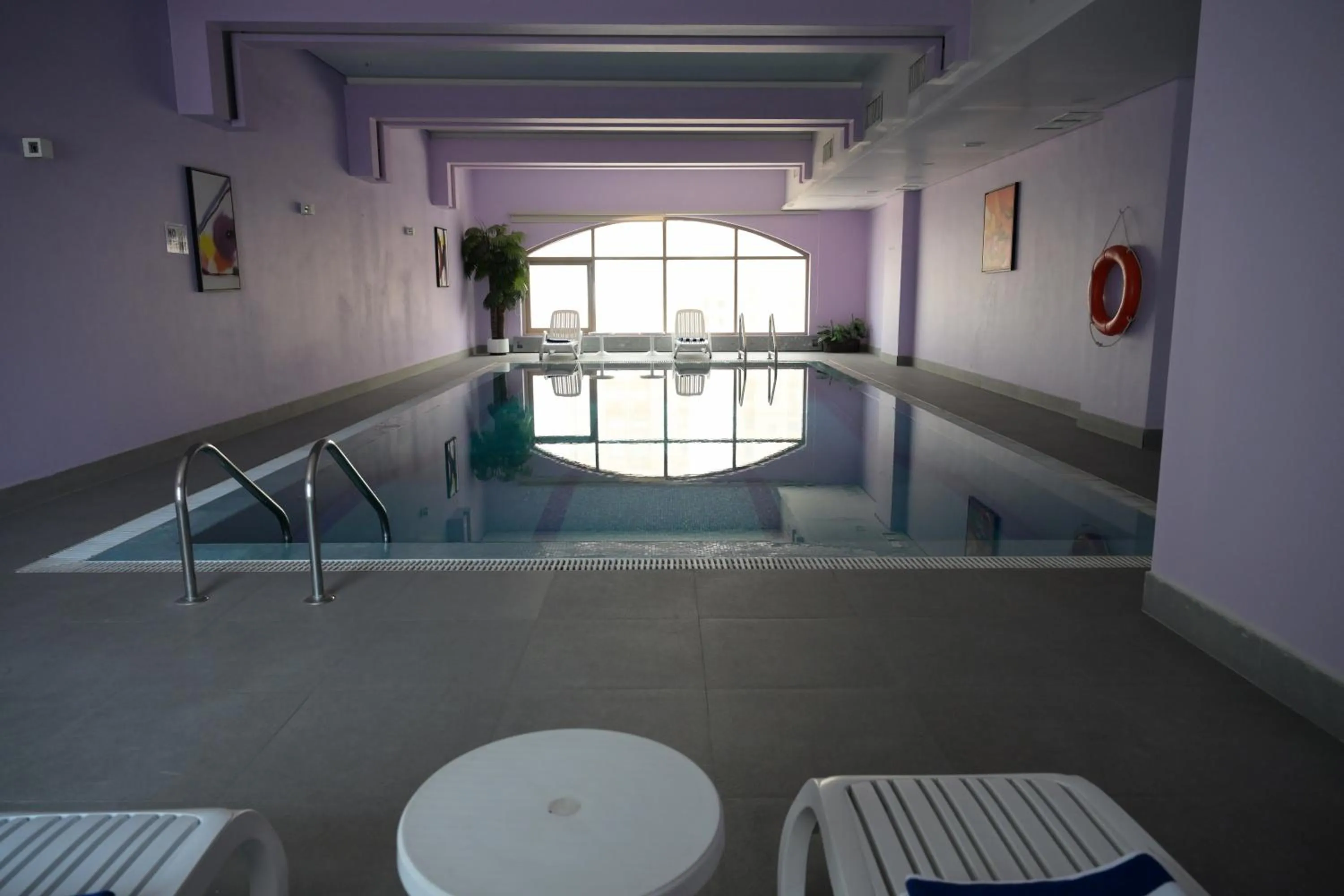 Swimming pool in Best Western Plus Mahboula