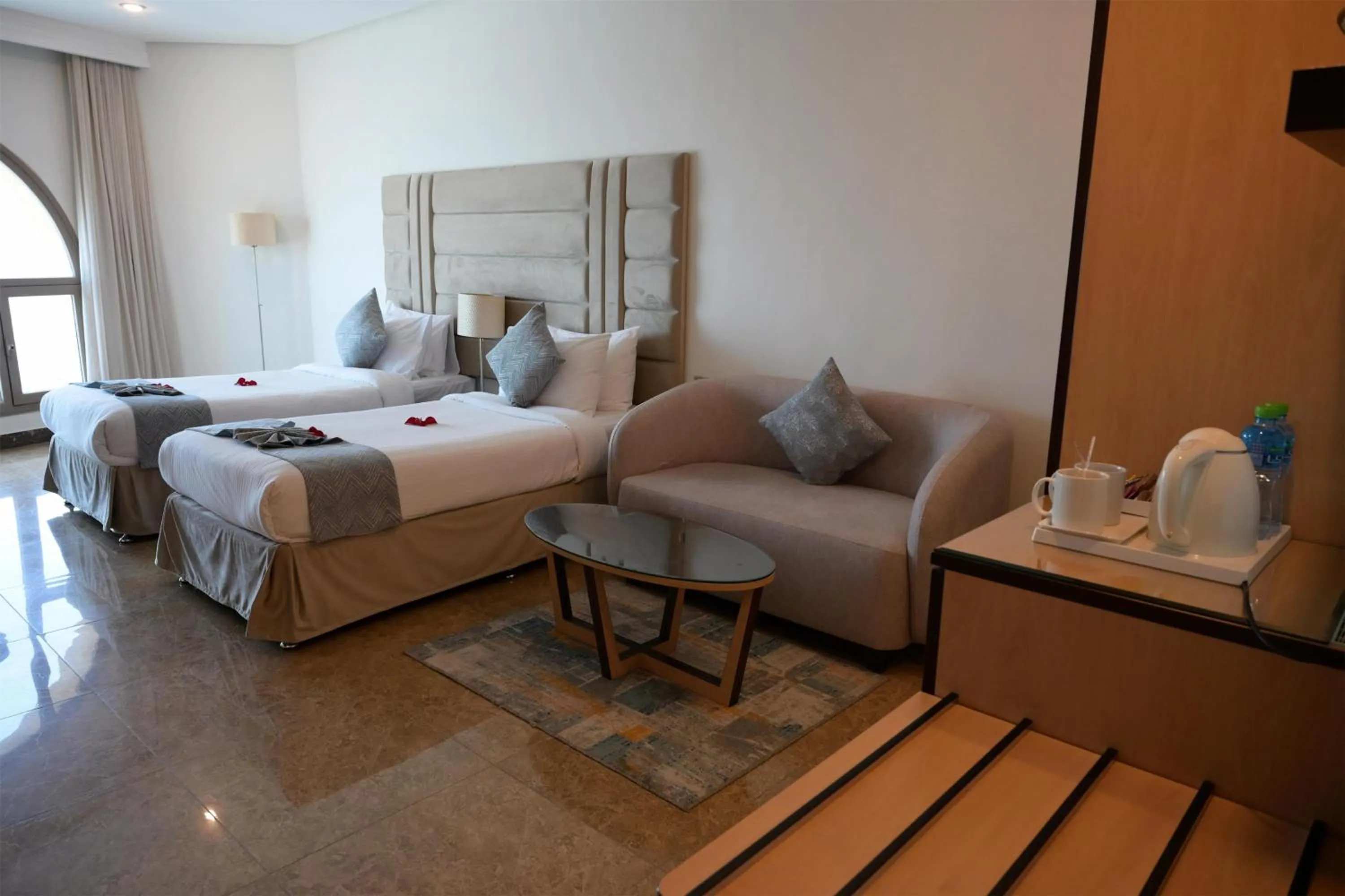 Bedroom, Bed in Best Western Plus Mahboula