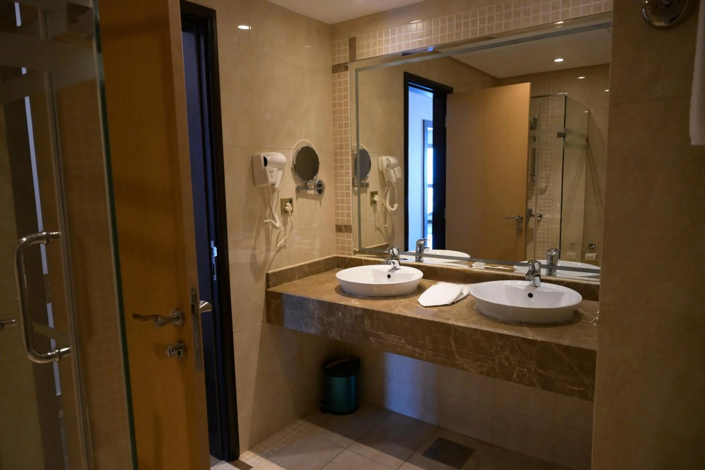 Shower in Best Western Plus Mahboula