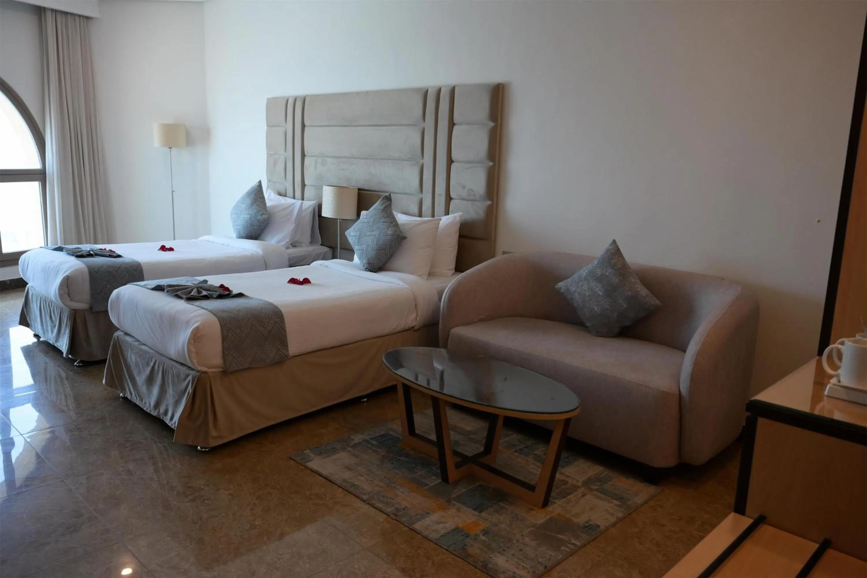 Bedroom, Bed in Best Western Plus Mahboula