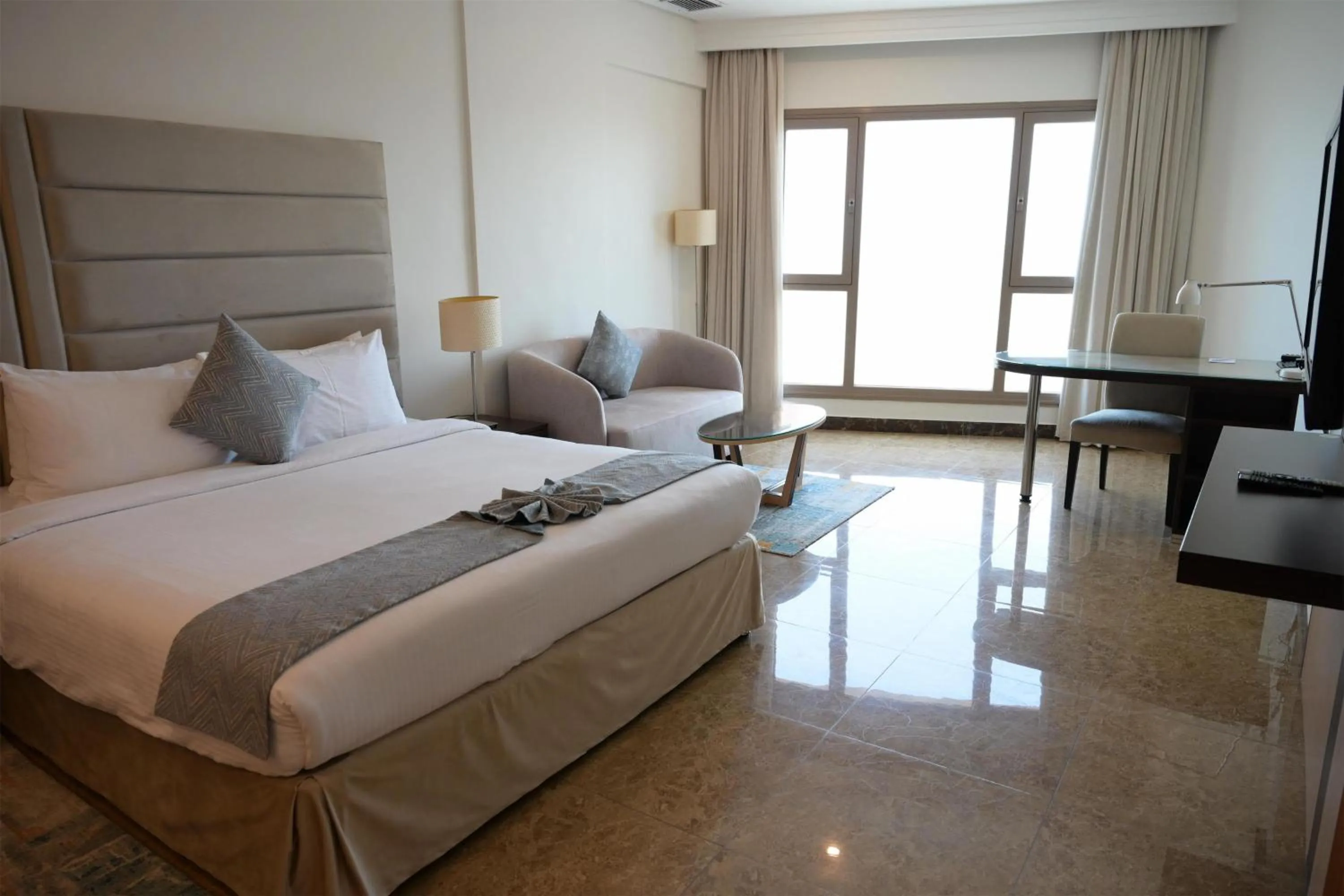 Bedroom, Bed in Best Western Plus Mahboula
