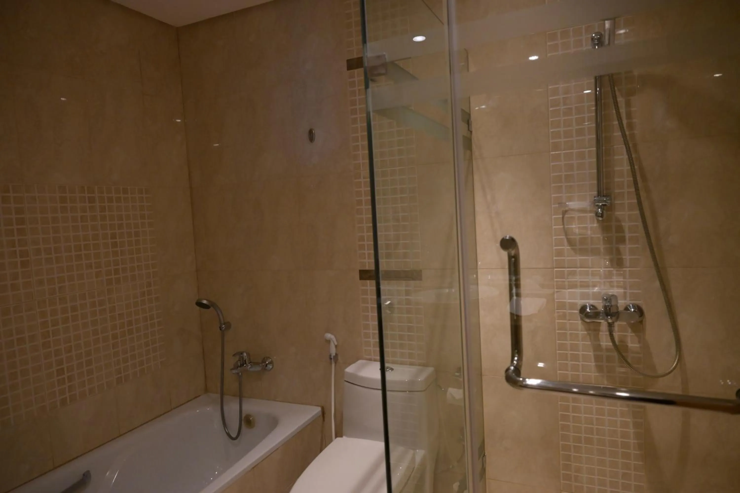 Shower in Best Western Plus Mahboula