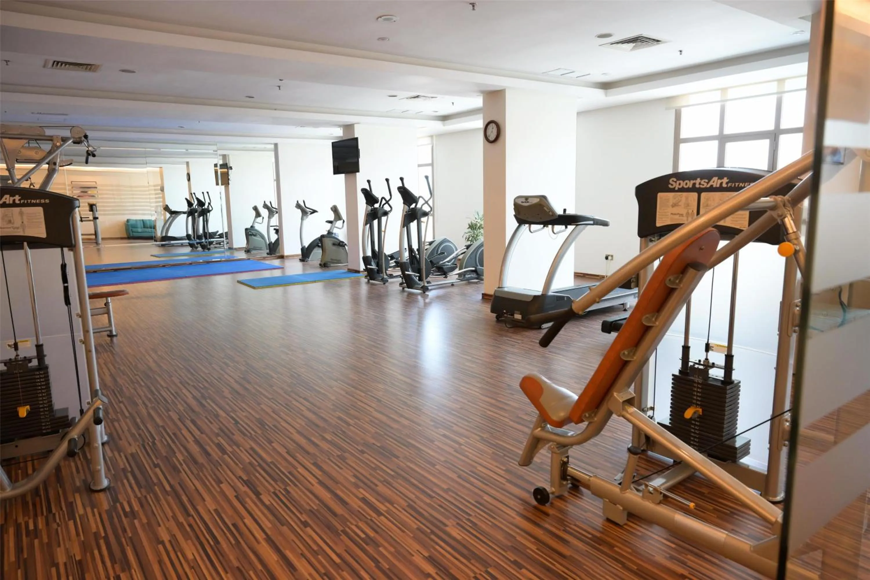 Fitness centre/facilities in Best Western Plus Mahboula