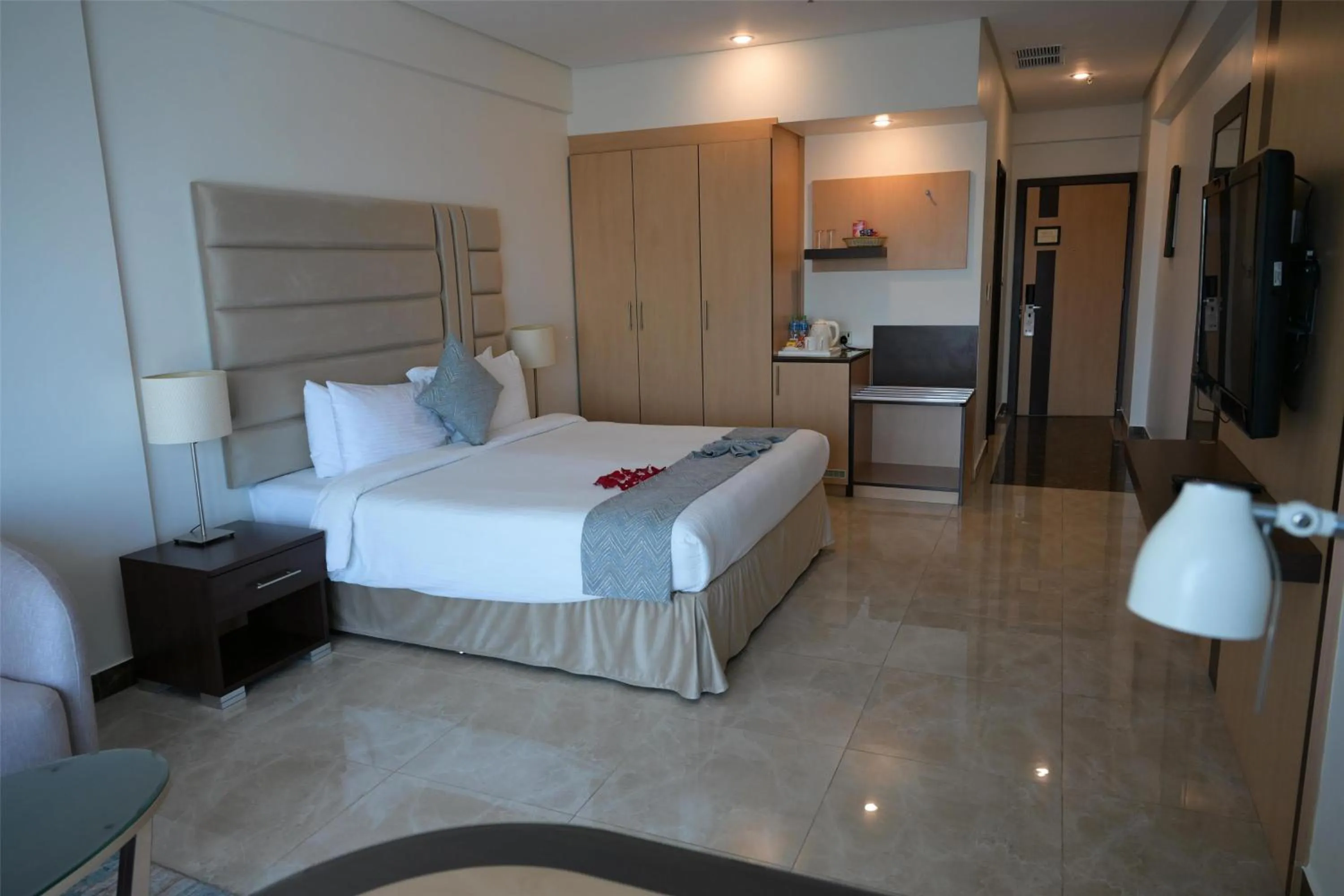 Bedroom, Bed in Best Western Plus Mahboula