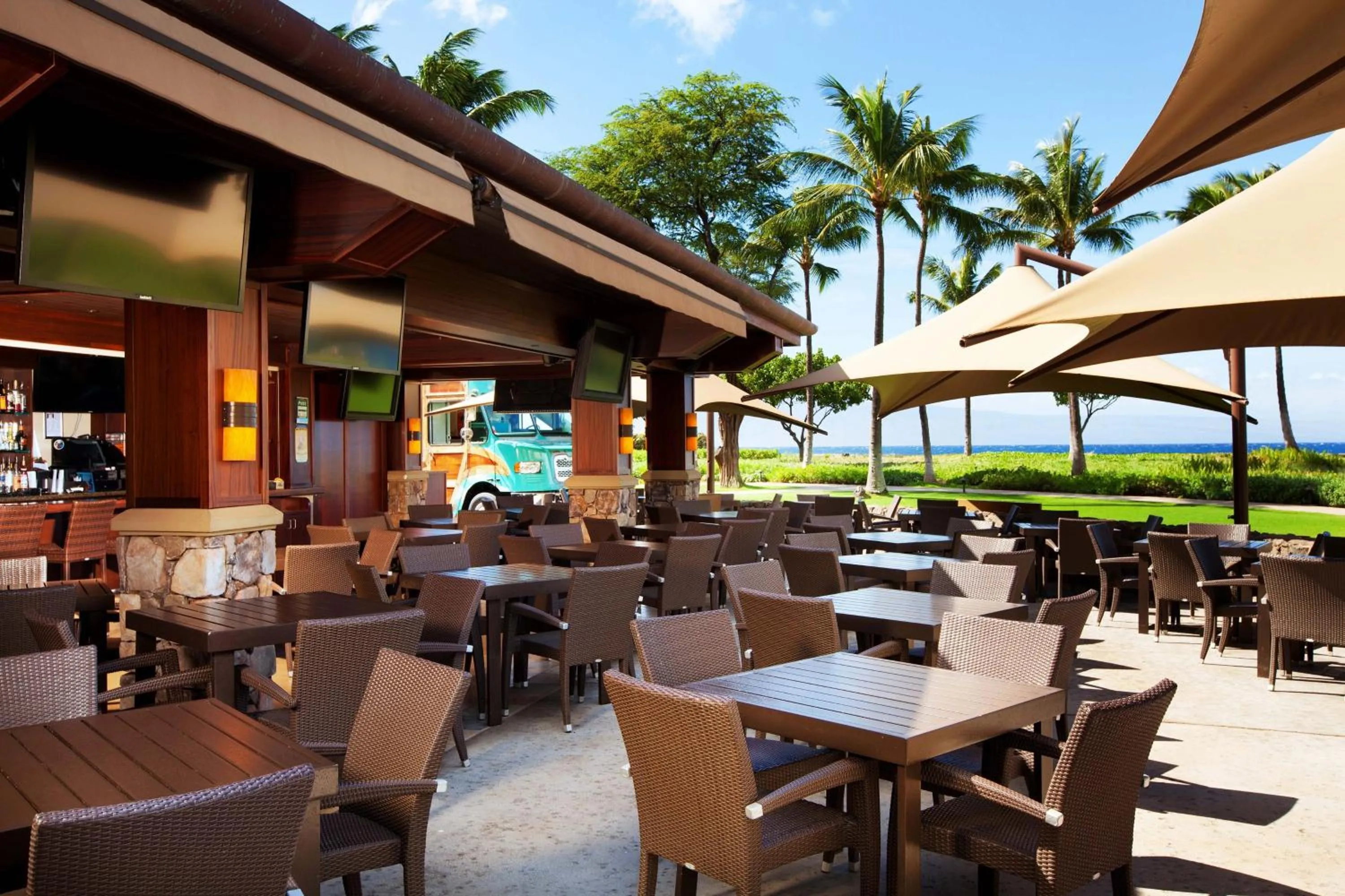 Lounge or bar in The Westin Ka'anapali Ocean Resort Villas