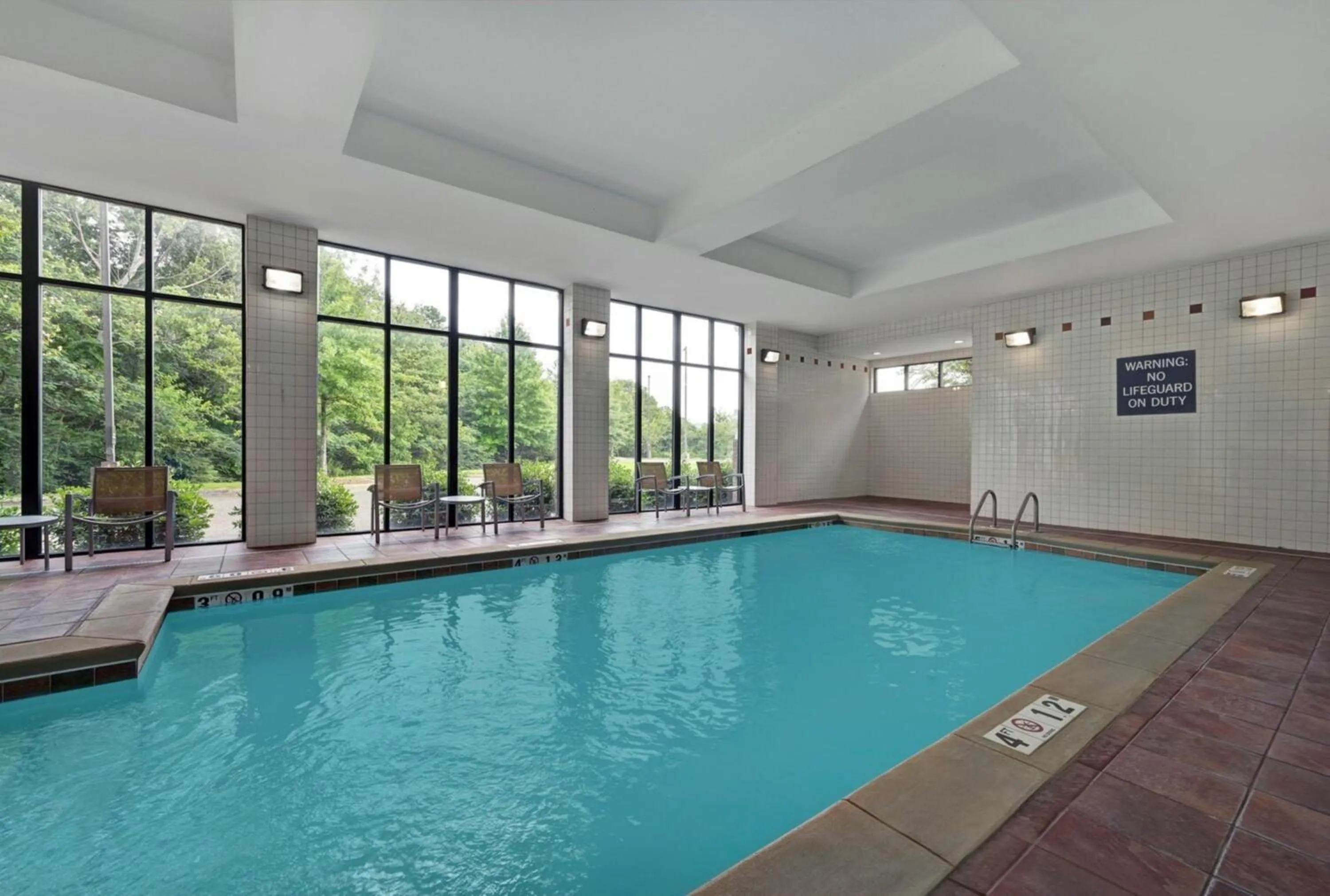 Swimming pool in Four Points by Sheraton Birmingham Homewood