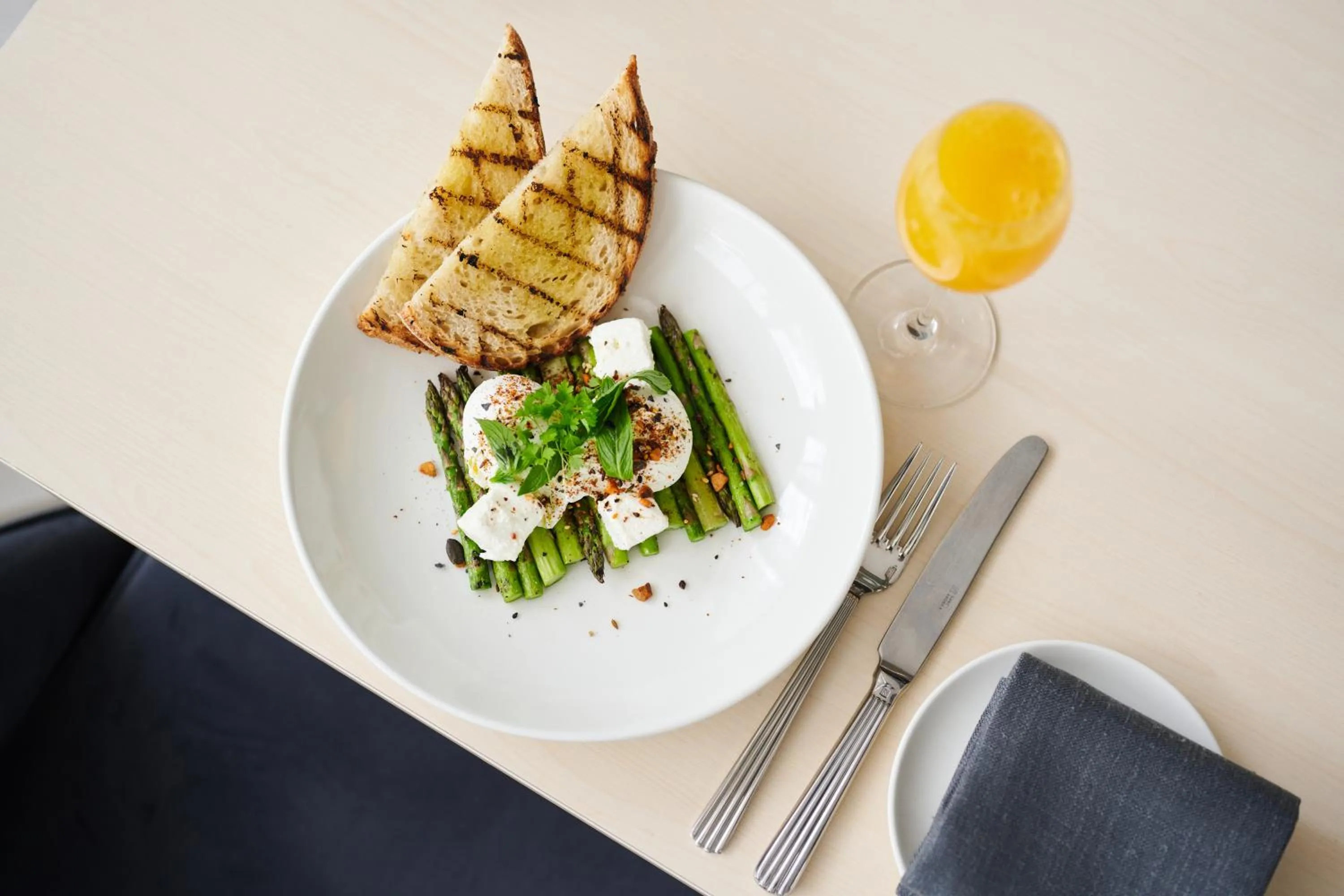 Breakfast in Midnight Hotel, Autograph Collection