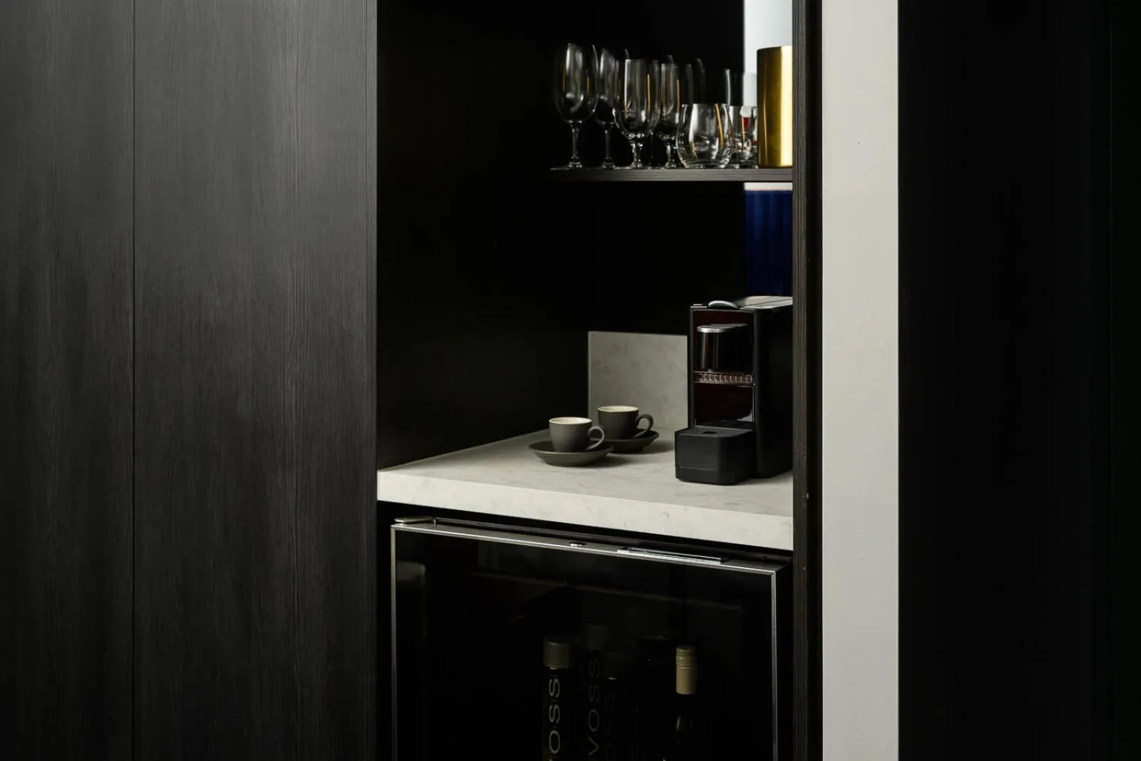 Coffee/tea facilities in Midnight Hotel, Autograph Collection