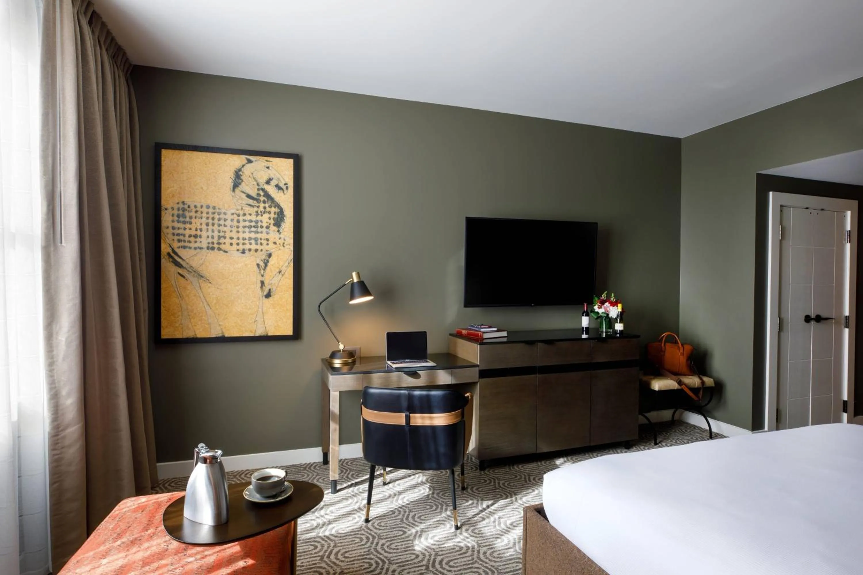 Photo of the whole room, Bed in Hotel Vin, Grapevine, Autograph Collection