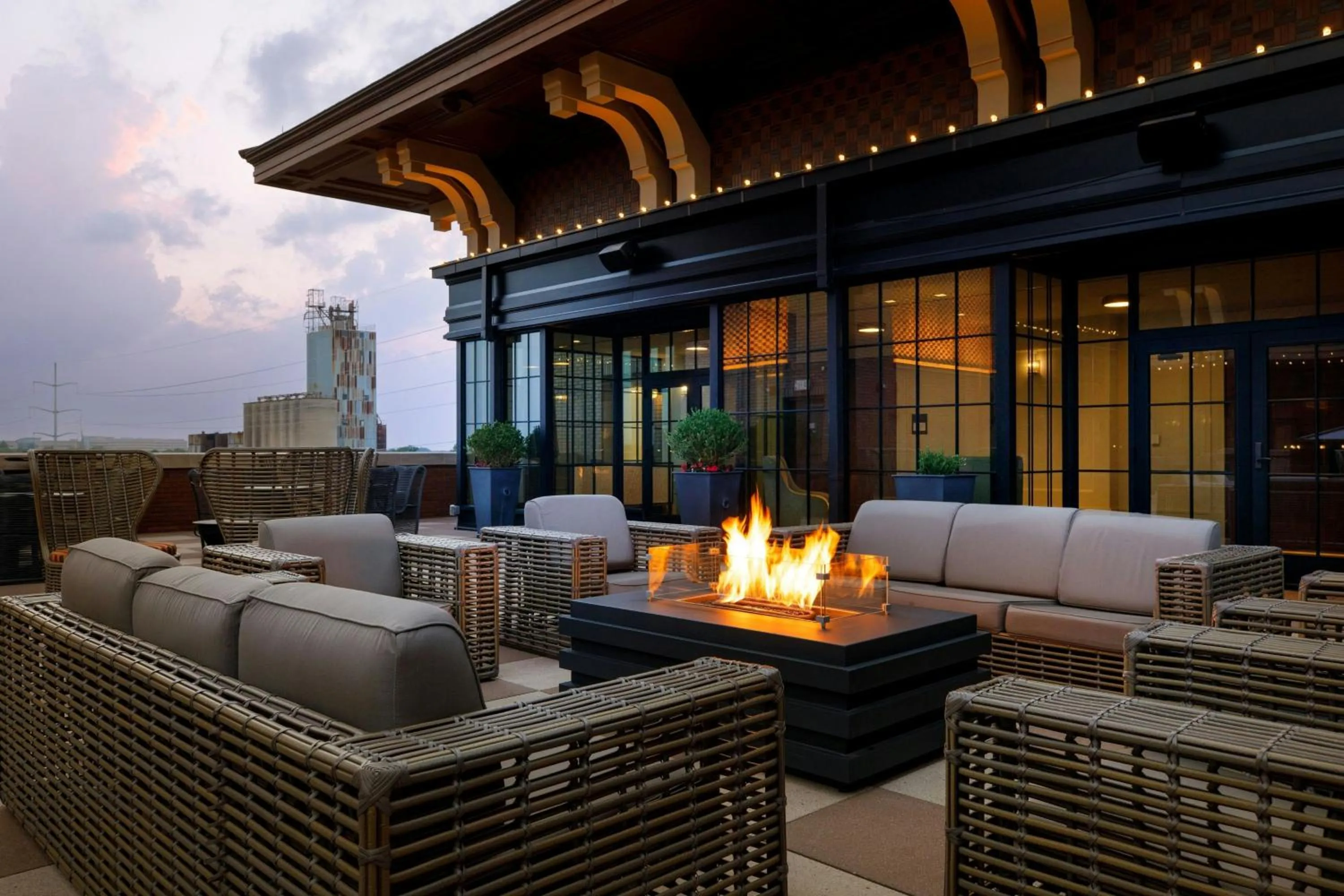 Restaurant/places to eat in Hotel Vin, Grapevine, Autograph Collection