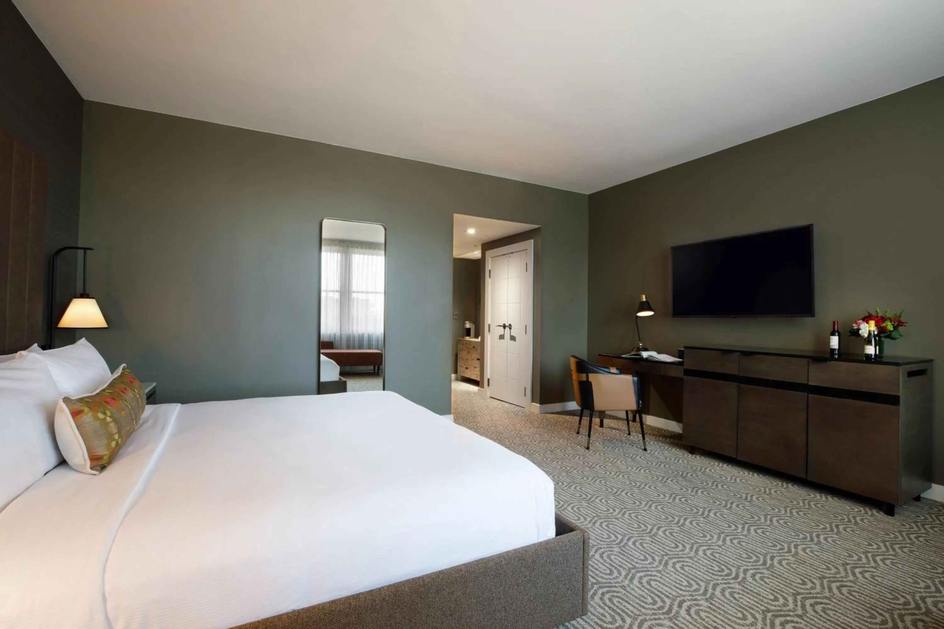 Photo of the whole room, Bed in Hotel Vin, Grapevine, Autograph Collection