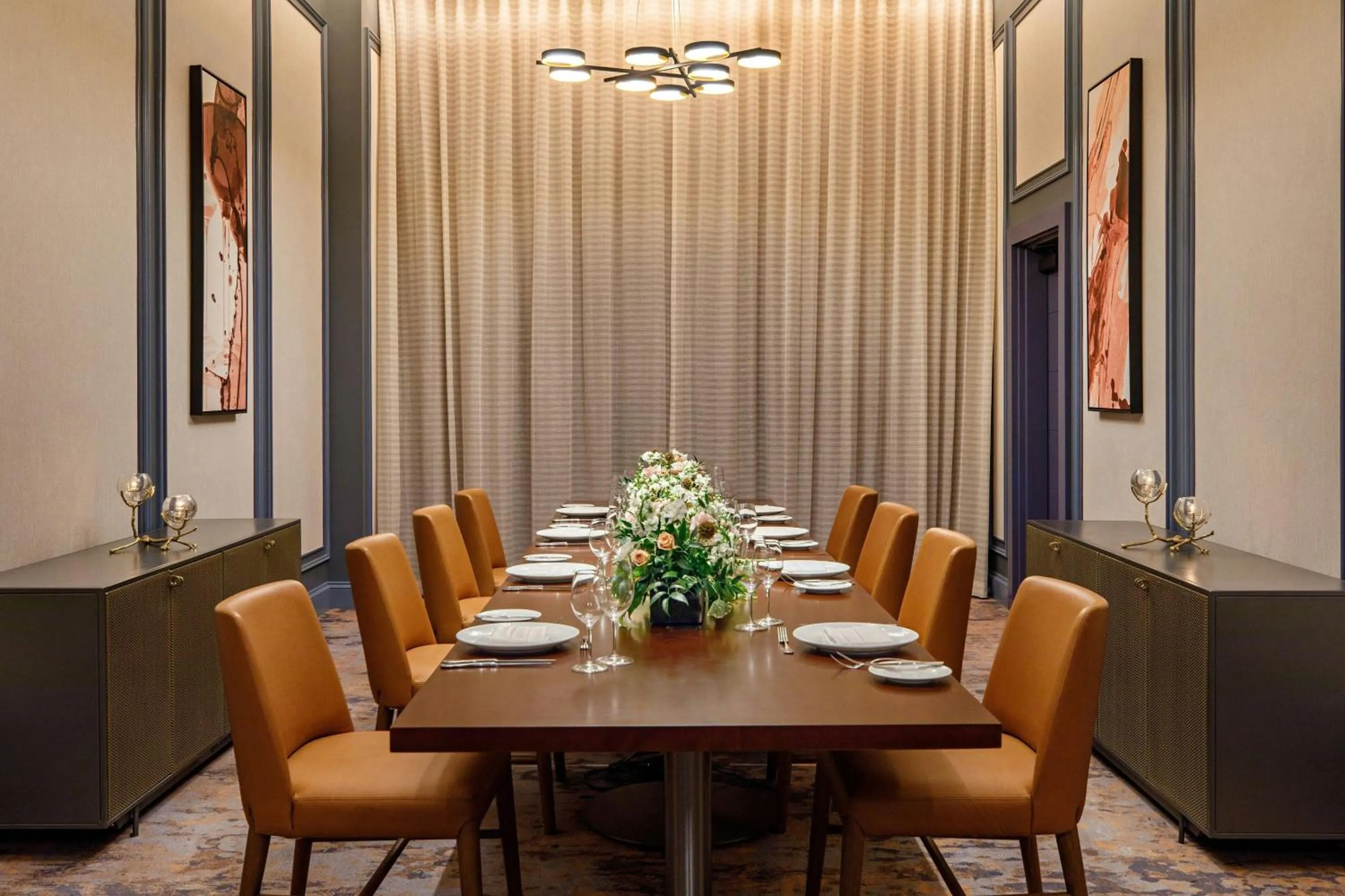 Restaurant/places to eat in Hotel Vin, Grapevine, Autograph Collection