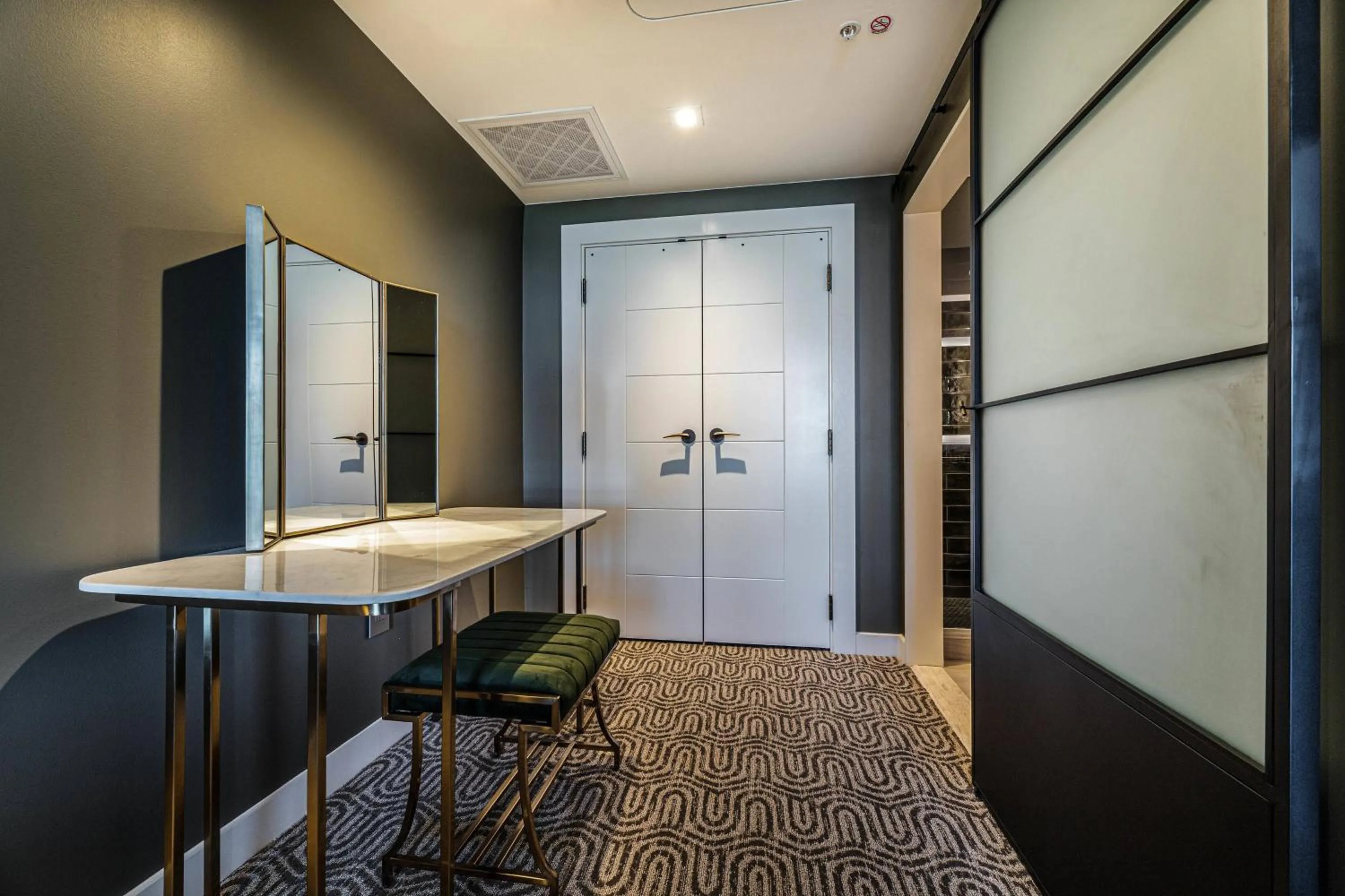 Bedroom in Hotel Vin, Grapevine, Autograph Collection