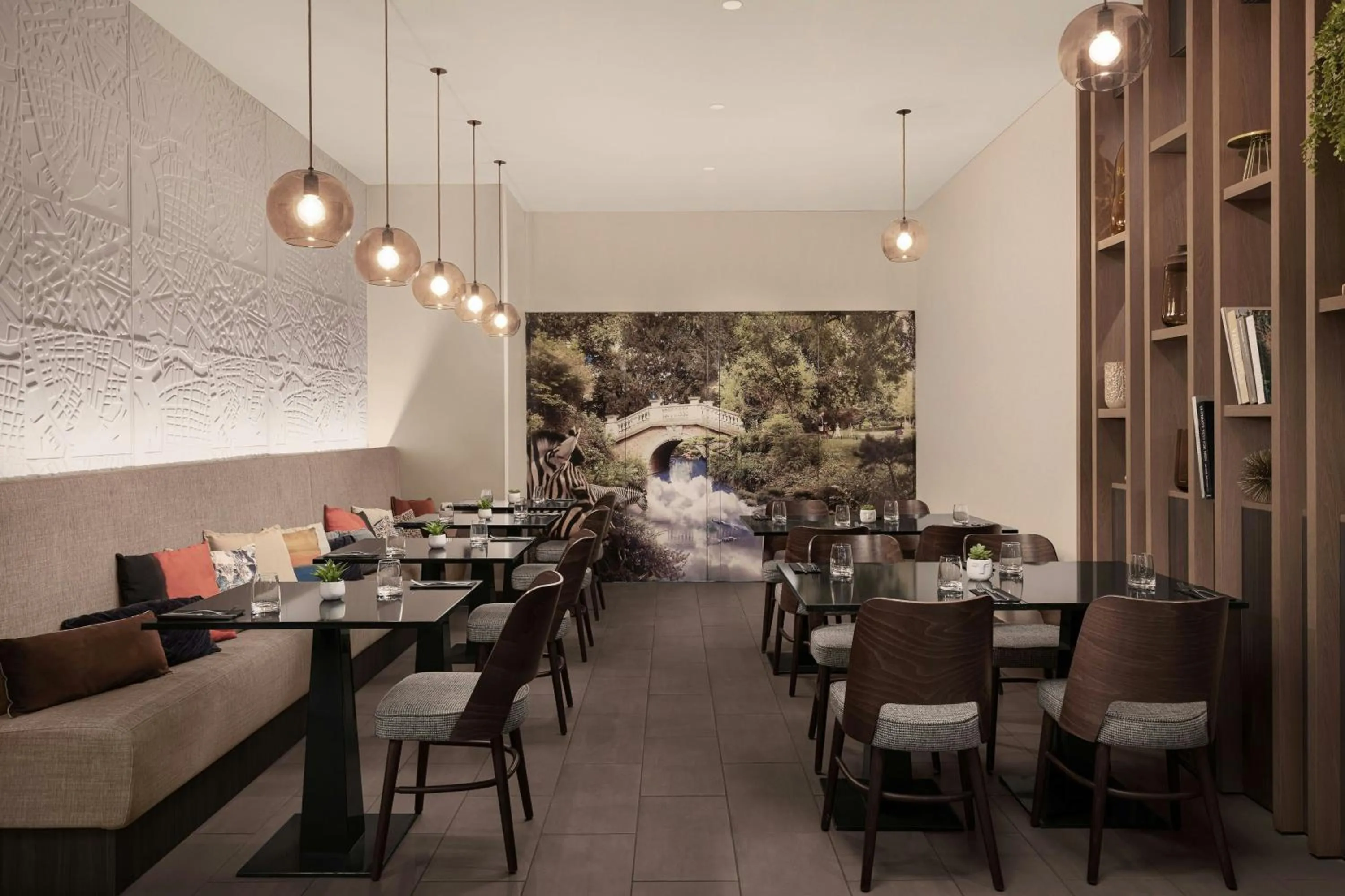 Restaurant/places to eat in Courtyard by Marriott Paris Porte de Versailles