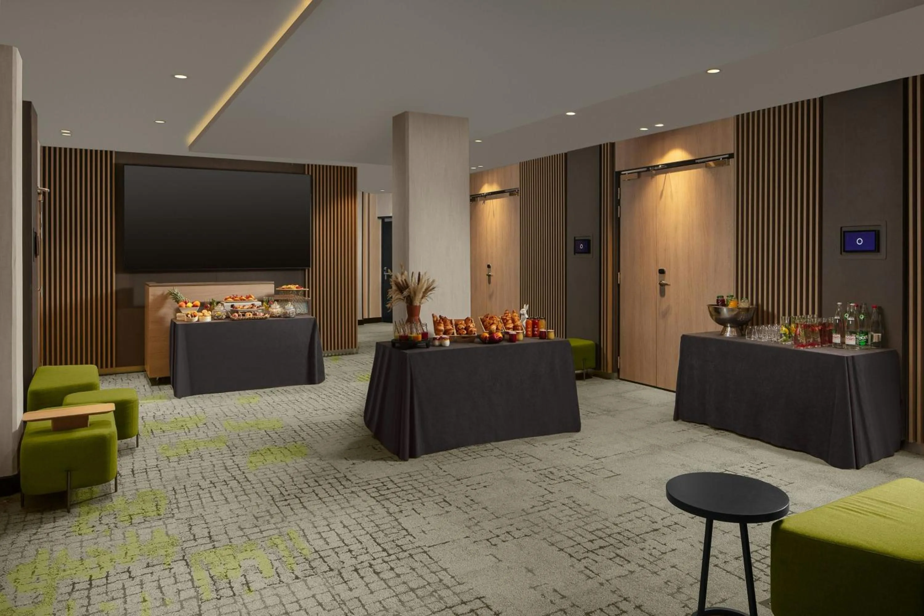 Meeting/conference room in Courtyard by Marriott Paris Porte de Versailles