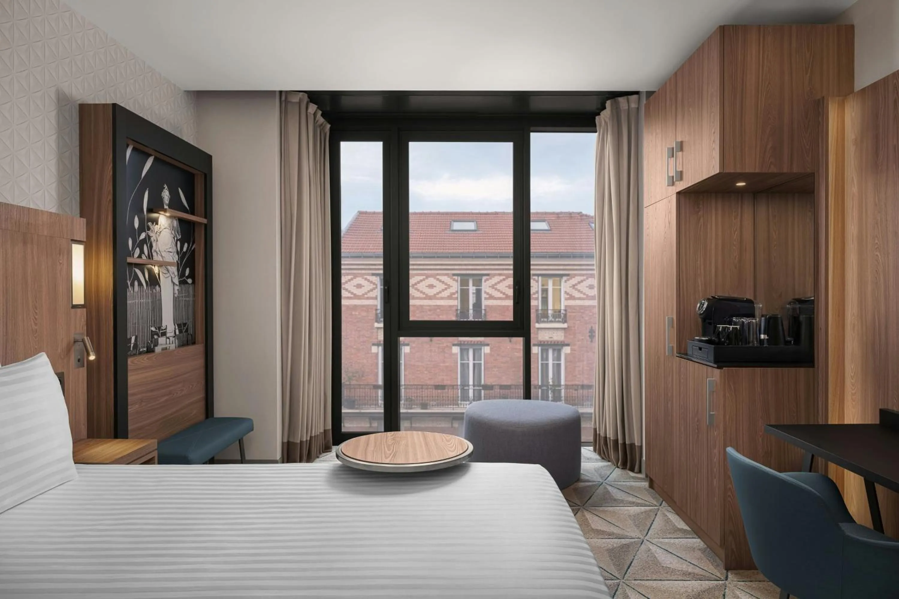 Photo of the whole room, Bed in Courtyard by Marriott Paris Porte de Versailles