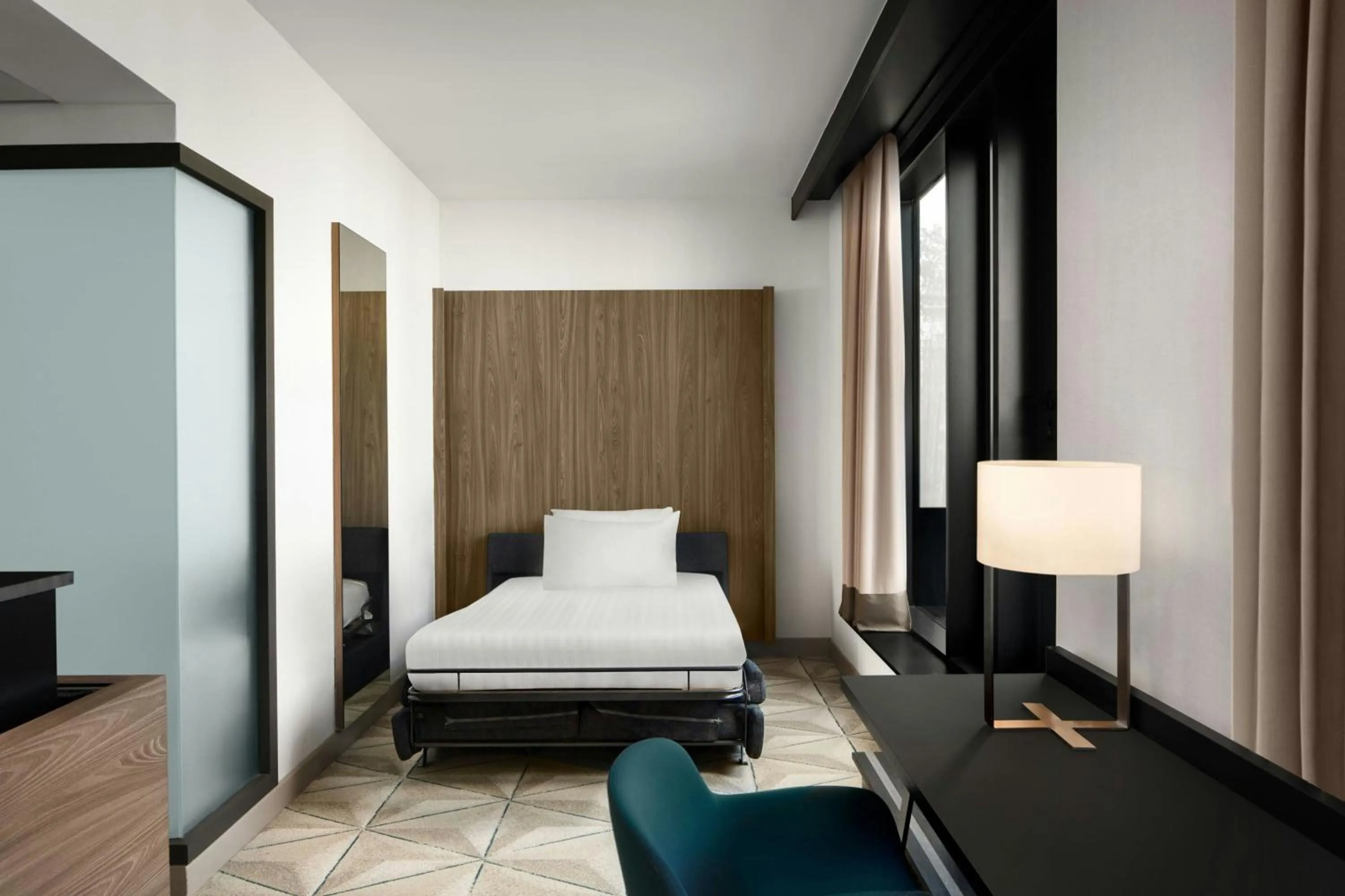 Bedroom, Bed in Courtyard by Marriott Paris Porte de Versailles