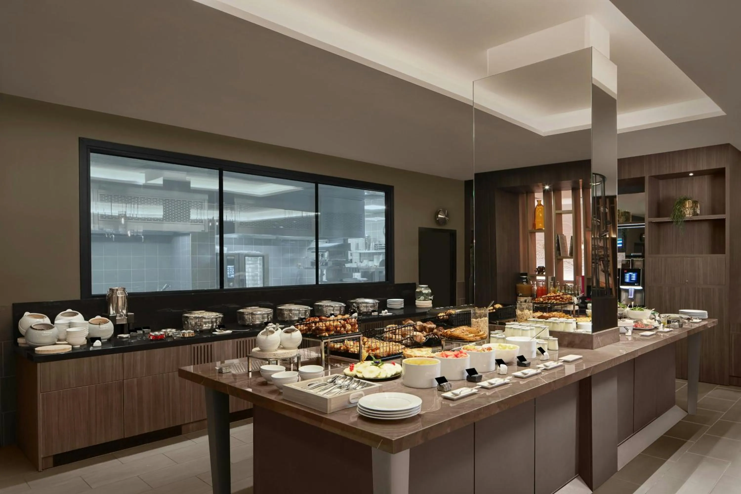 Breakfast in Courtyard by Marriott Paris Porte de Versailles