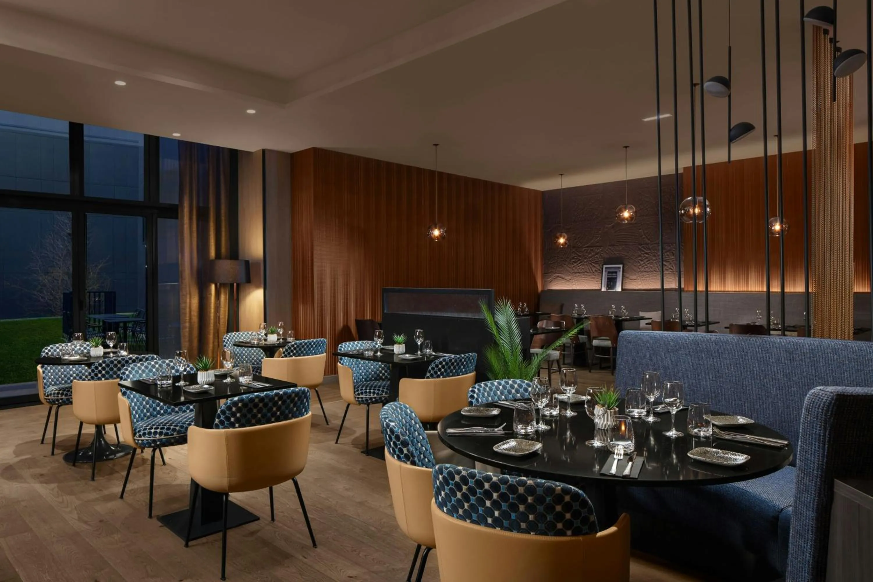 Restaurant/places to eat in Courtyard by Marriott Paris Porte de Versailles