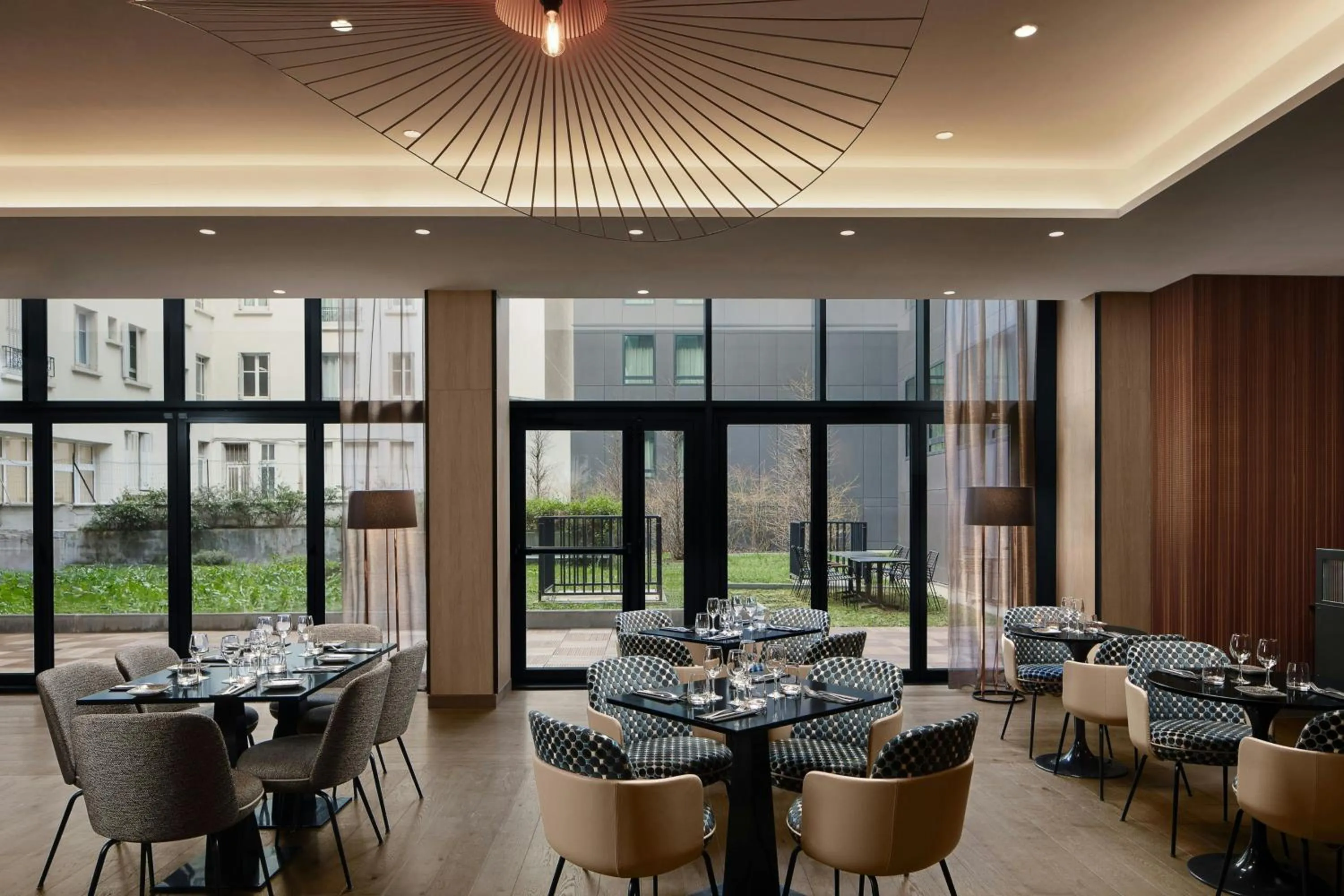 Restaurant/places to eat in Courtyard by Marriott Paris Porte de Versailles