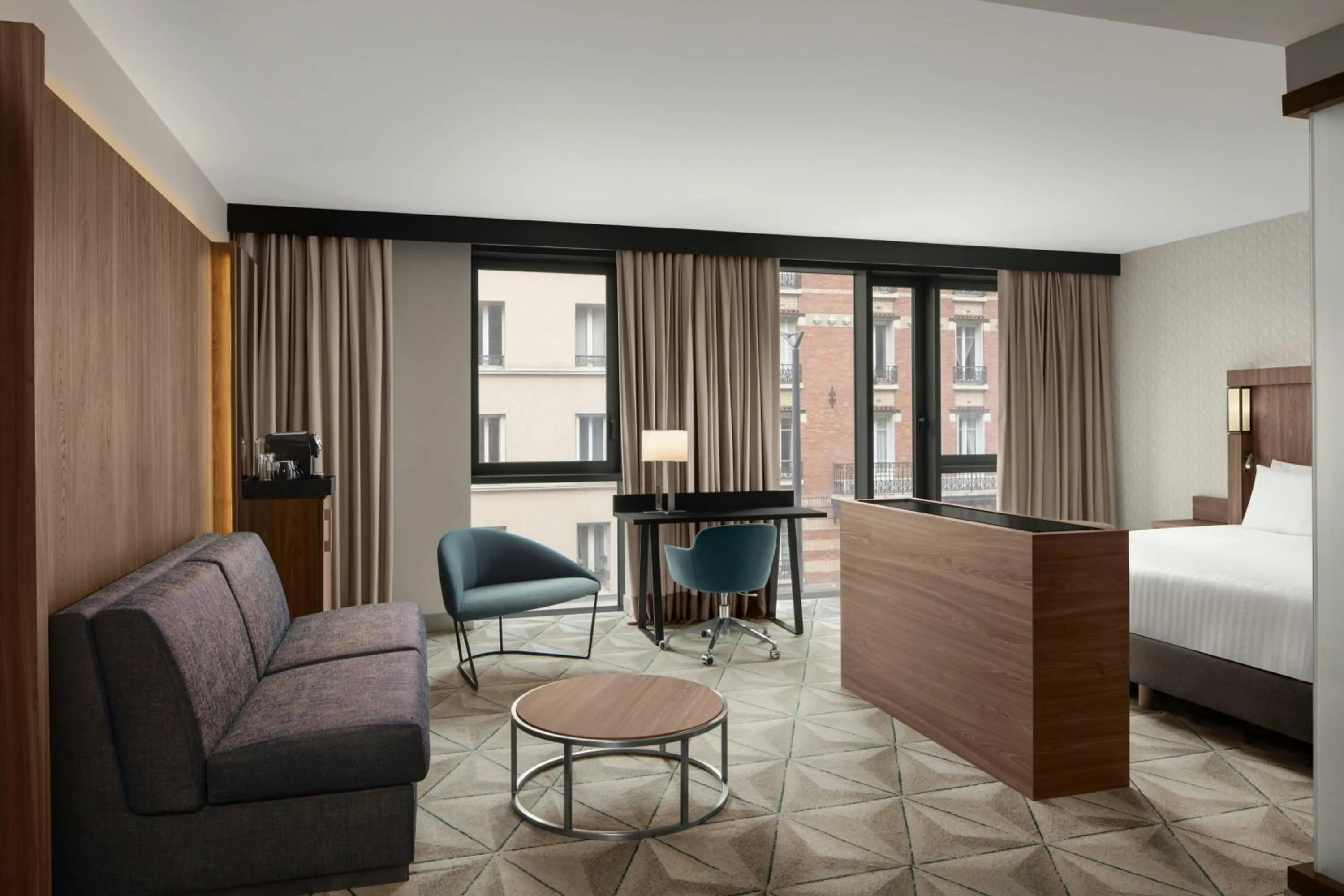 Bedroom, Bed in Courtyard by Marriott Paris Porte de Versailles