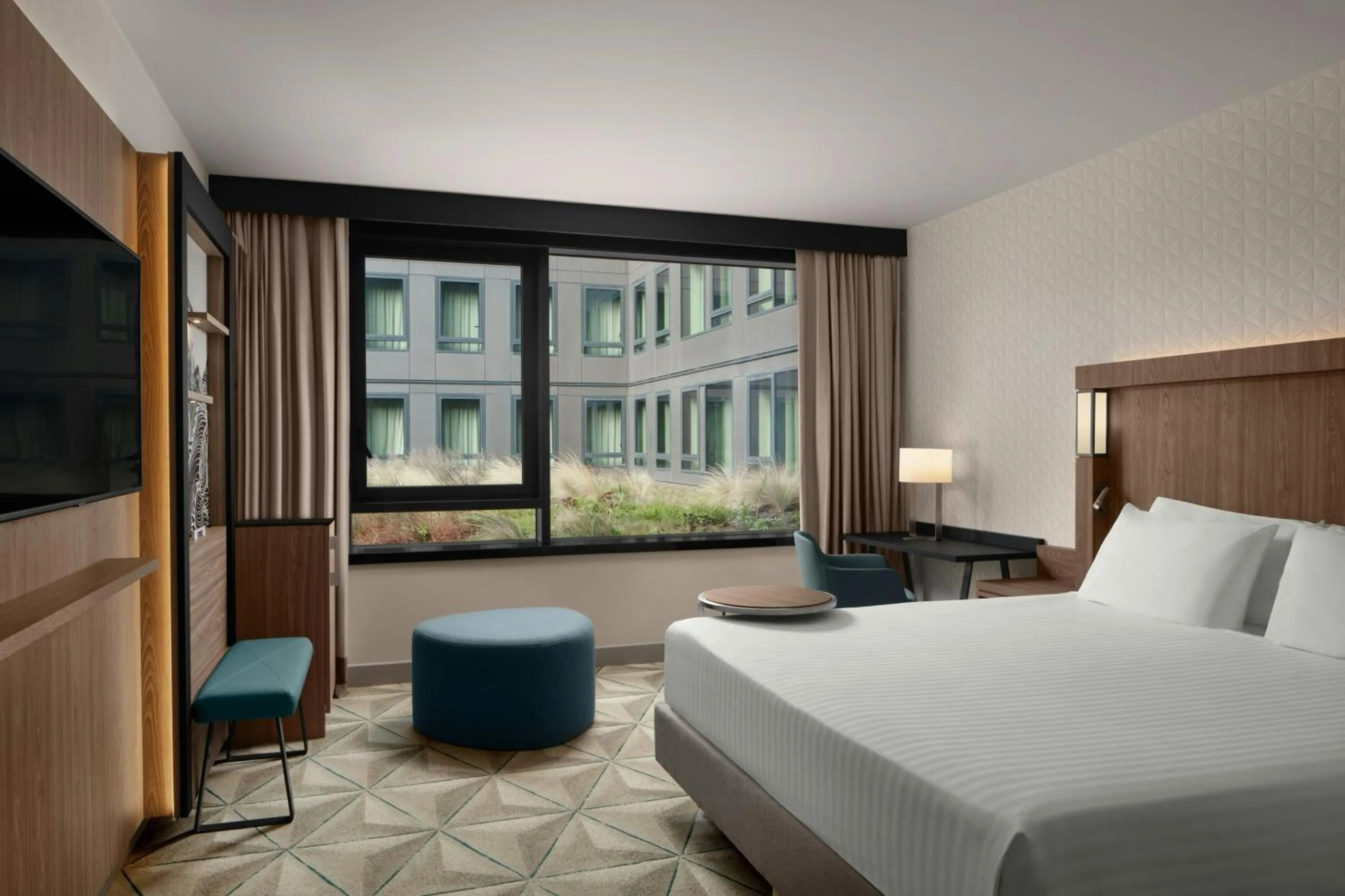 Photo of the whole room, Bed in Courtyard by Marriott Paris Porte de Versailles